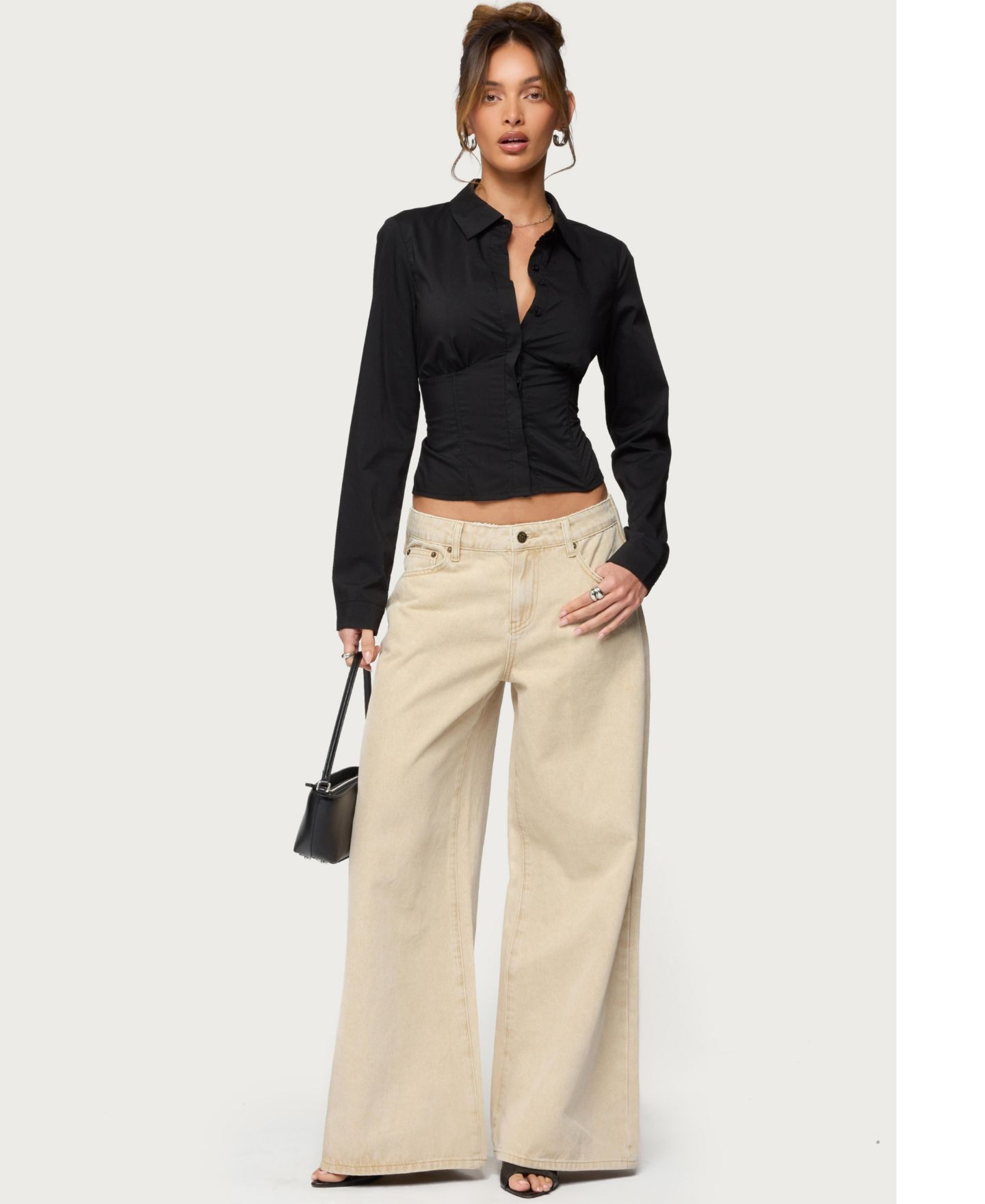 Женские джинсы Edikted Buttoned Belt Low Rise Baggy, цвет: Бежевый — фото 5