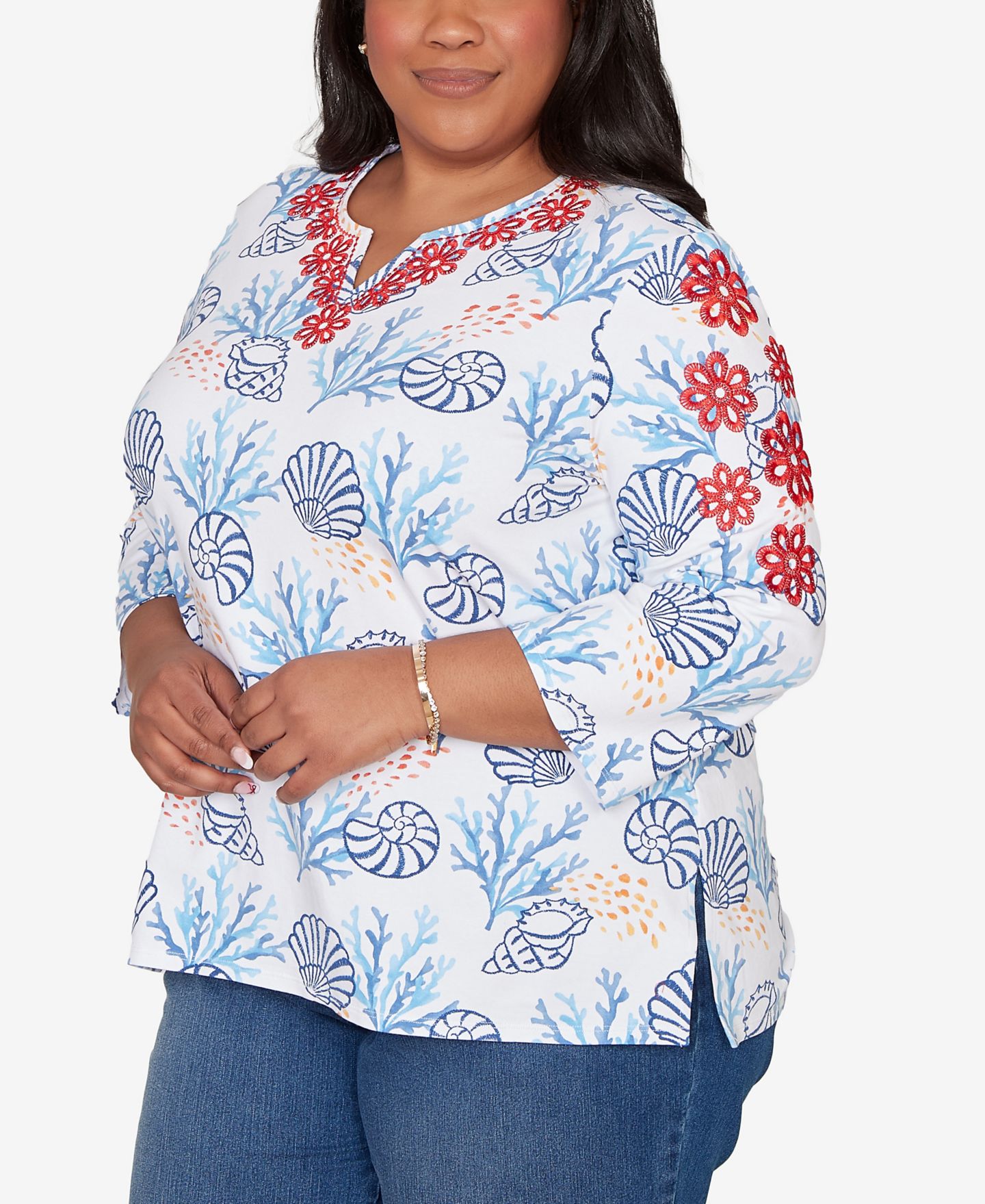 Женский топ Alfred Dunner Plus Size Port Side Shell Print Embroidered, цвет: Синий разноцветный — фото 3