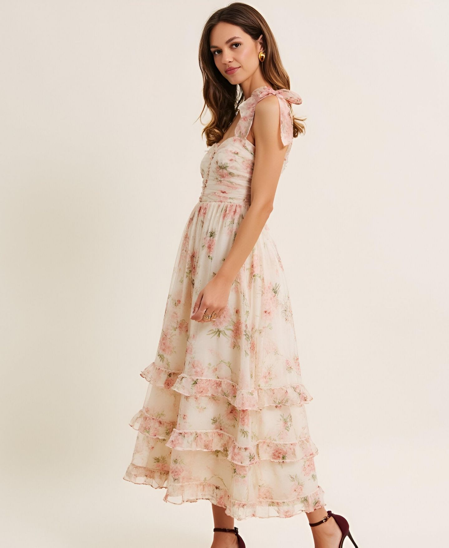 Женское платье Modenaire Floral Tiered Ruched Bodice Tie-Shoulder Midi, цвет: Кремовый розовый с принтом — фото 6