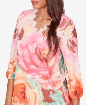 Petite Scalloped Neck Bold Floral Knit Top