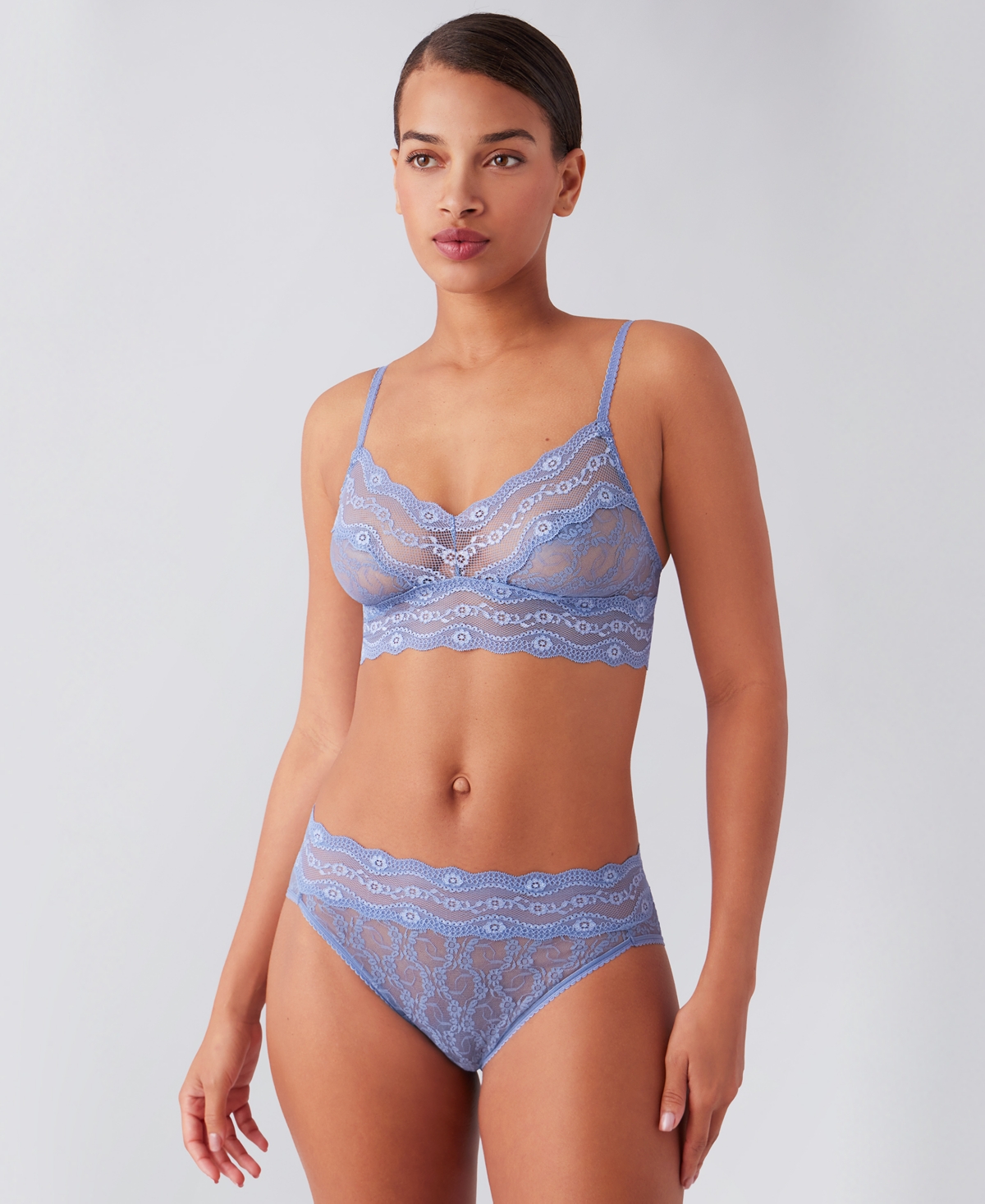 b.tempt'd by Wacoal Women's Lace Kiss Bralette 910182