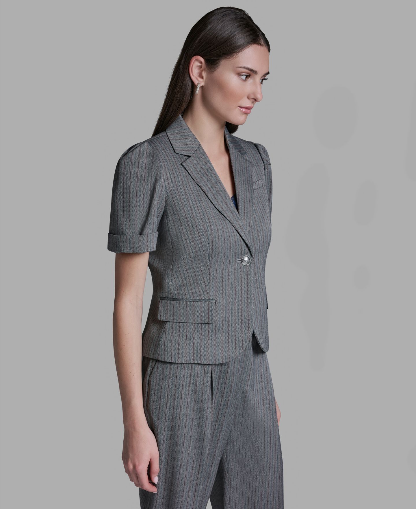 Женская куртка BCBG Short-Sleeve Single Button Stripe, цвет: Индиго ночной разноцветный — фото 6