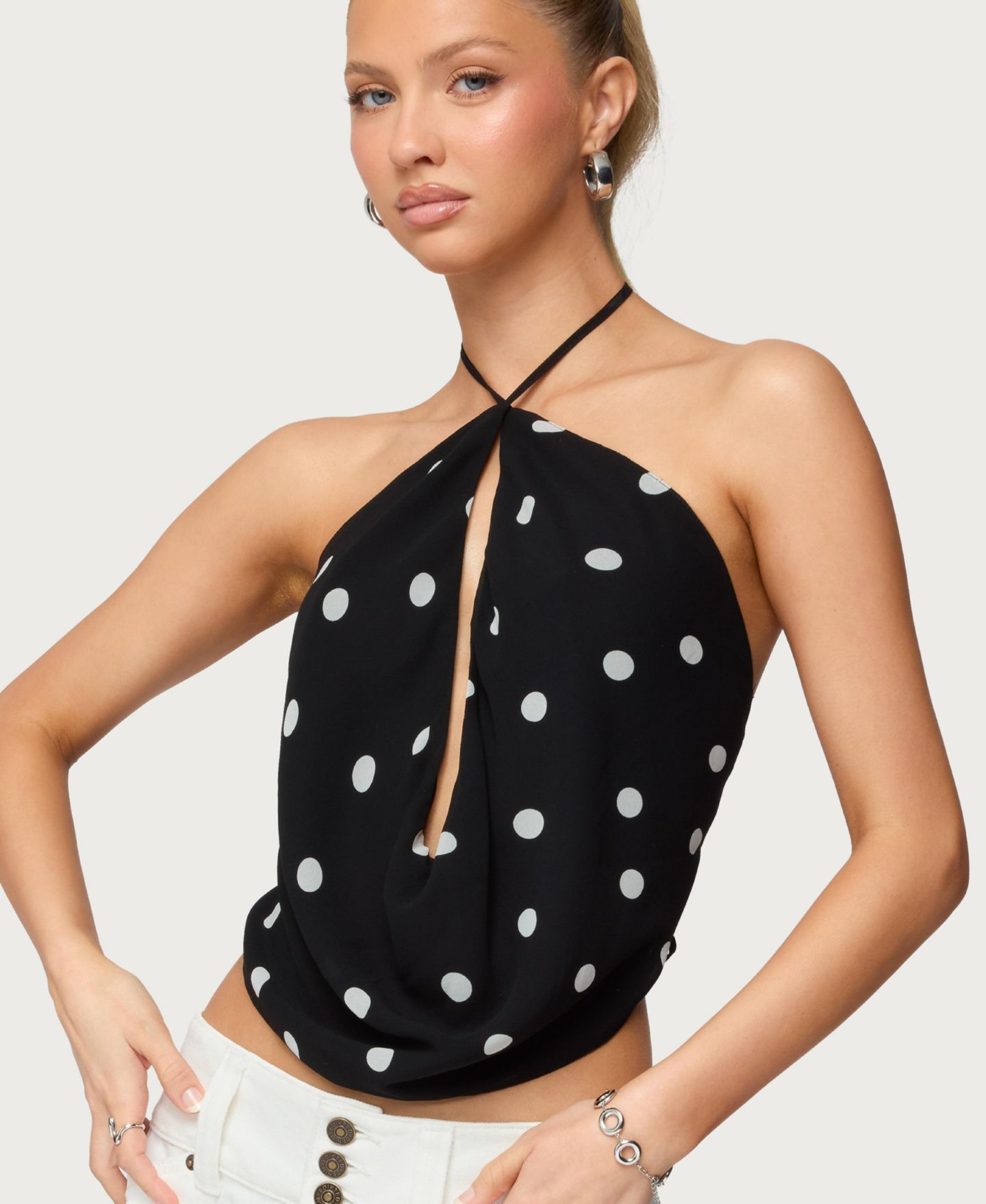 Женский топ Edikted Chiffon Backless Cowl Neck, цвет: Чёрный белый — фото 4