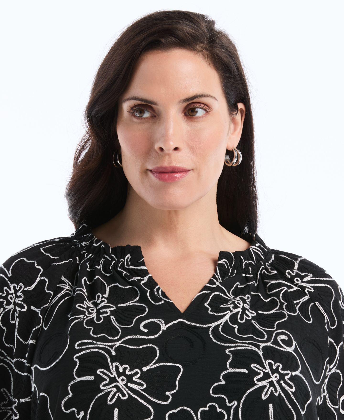 Женская блузка Rafaella Plus Size Floral Embroidered 3/4-Sleeve, цвет: Чёрный — фото 3