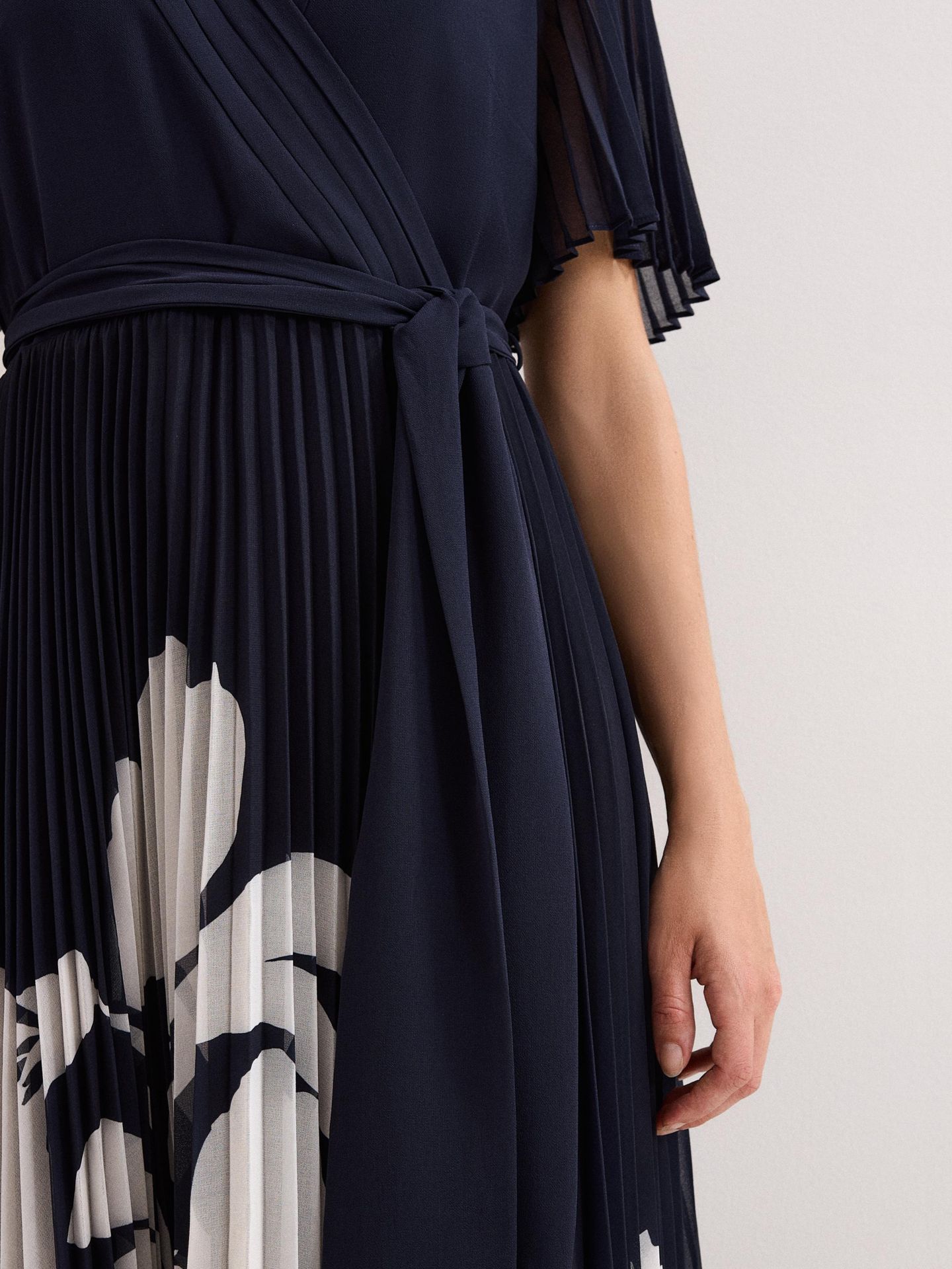 Женское платье Phase Eight Abigail Wrap, цвет: Тёмный синий — фото 2