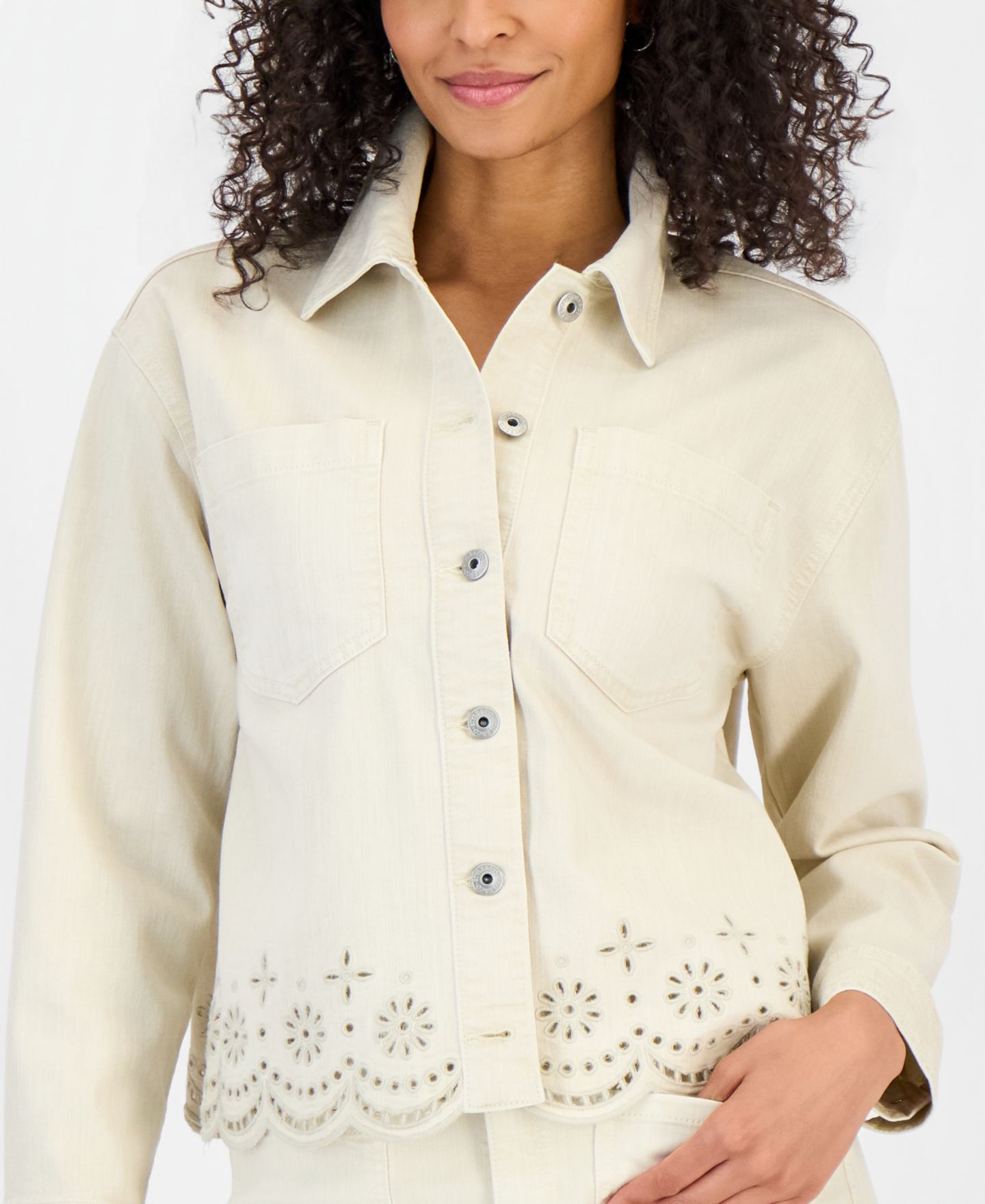 Женские куртки Style & Co Cropped Embroidered Shacket, цвет: Белый — фото 3