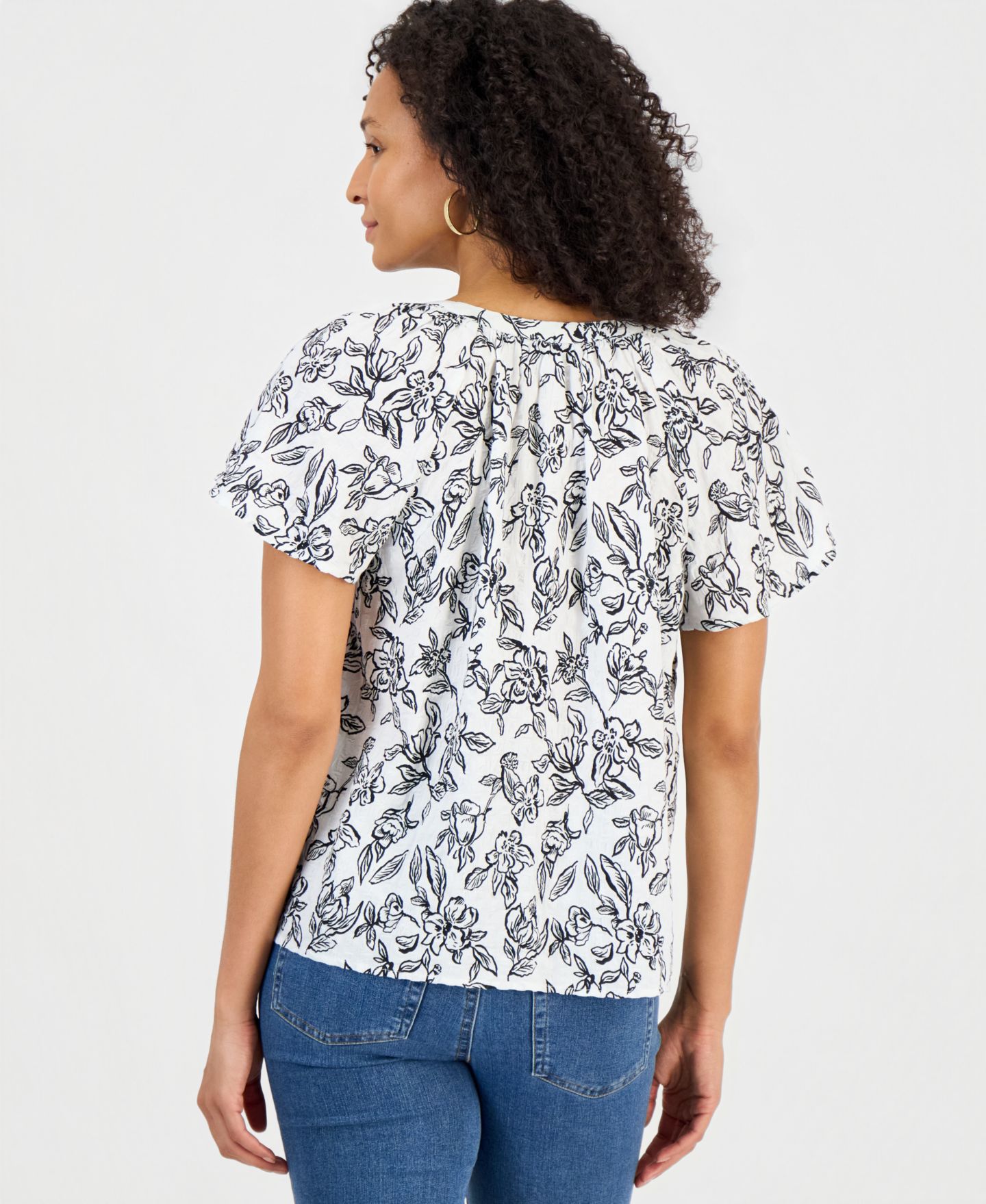 Женский топ Style & Co Seersucker Split-Neck Flutter Sleeve Top, цвет: Яркий белый — фото 2