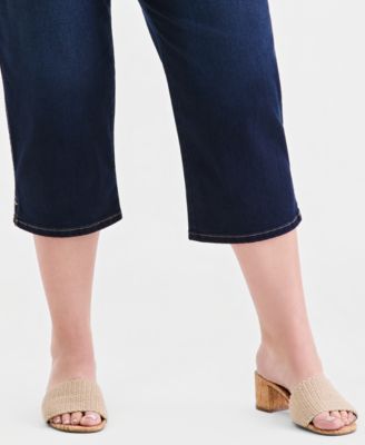 Plus Size High-Rise Shaping Capri Pants