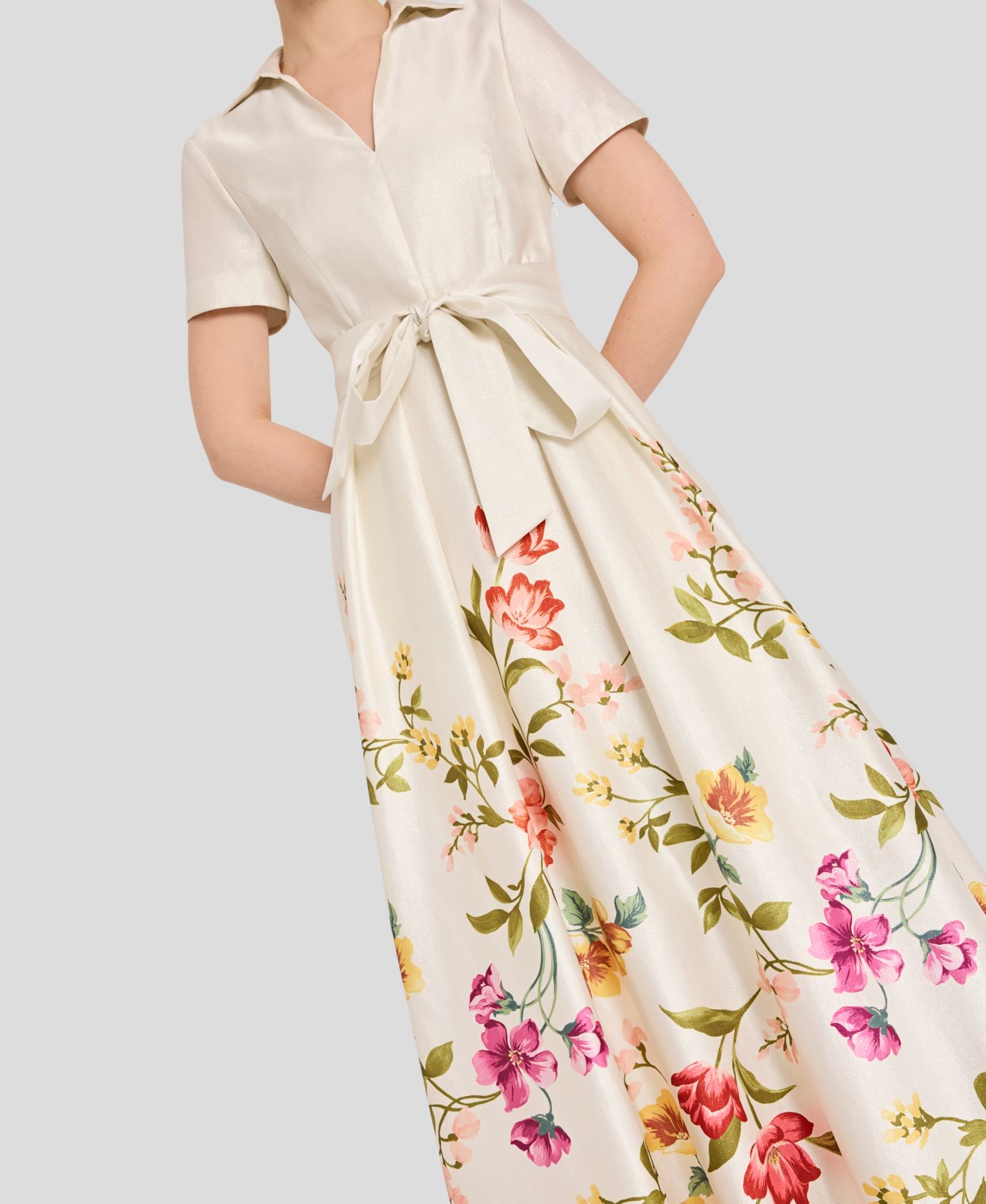 Женские платья Tahari ASL V-Neck Short-Sleeve Printed Gown, цвет: Кремовый пудровый — фото 5