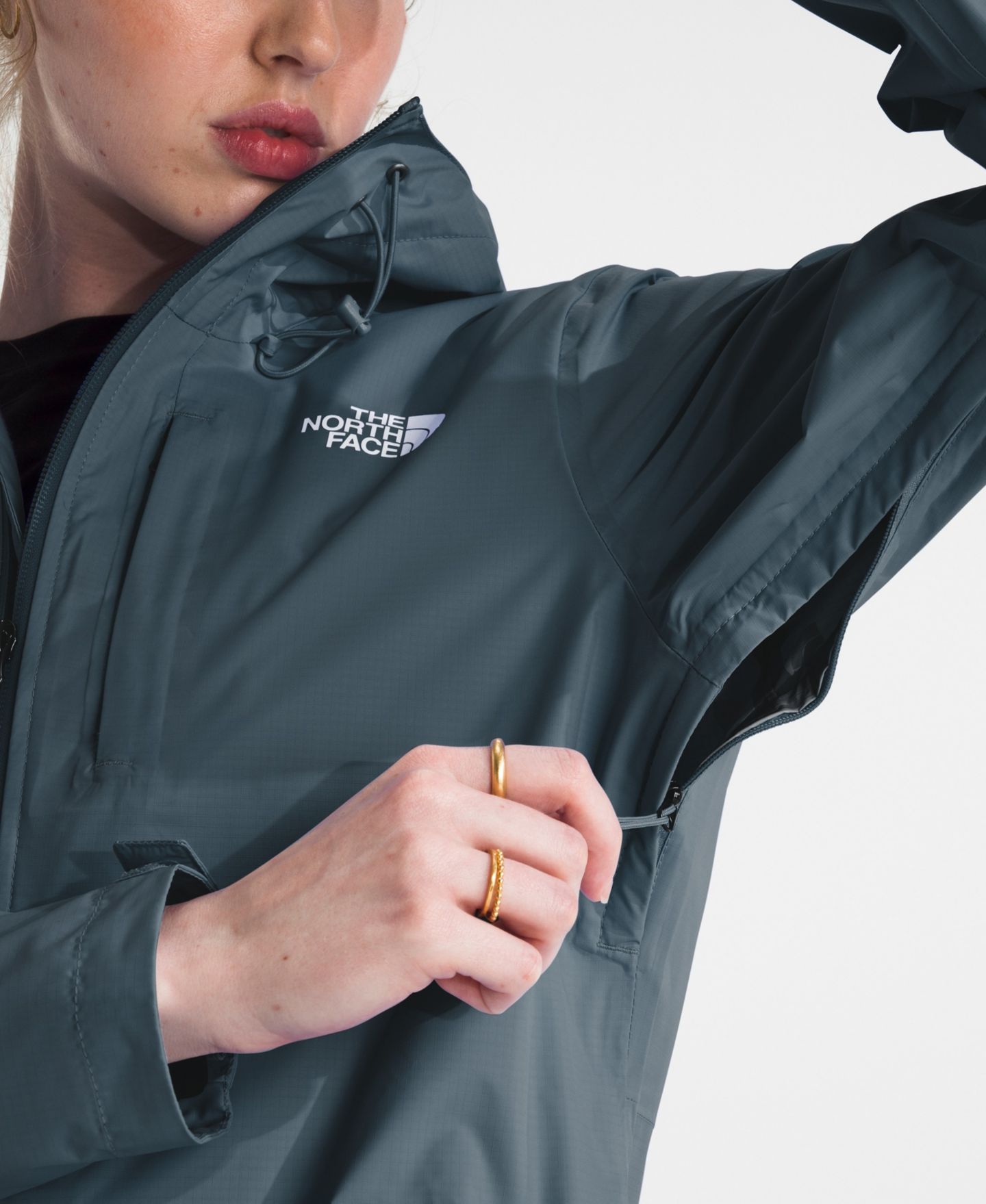 Женская куртка The North Face Alta Vista Hooded Rain, цвет: Серый — фото 6