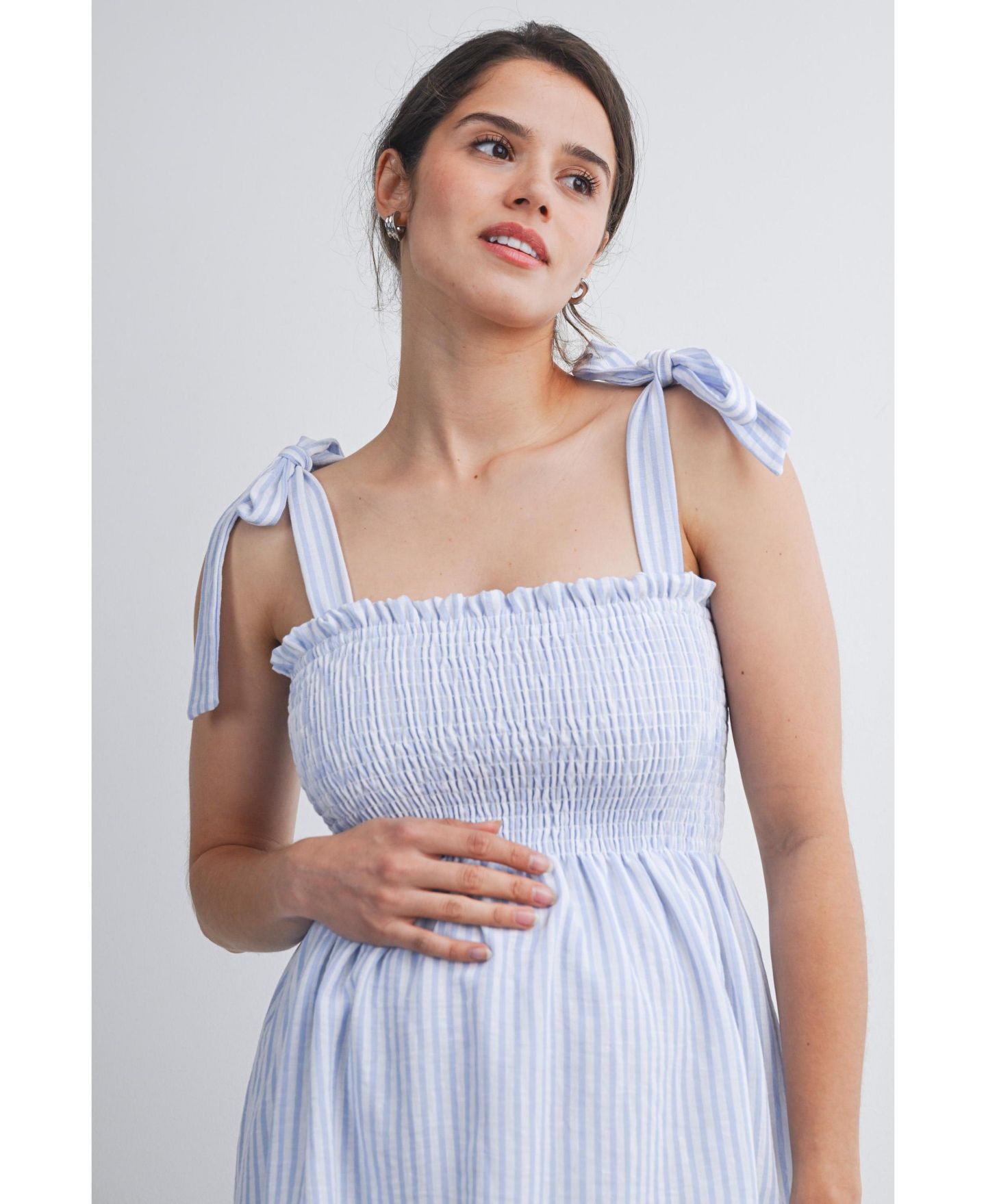 Женский топ Hello Miz Maternity Striped Smocked Square Neck Tie Strap Top, цвет: Шамбре — фото 5