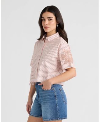 Women's Short Sleeve Camp Shirt w Floral Applique