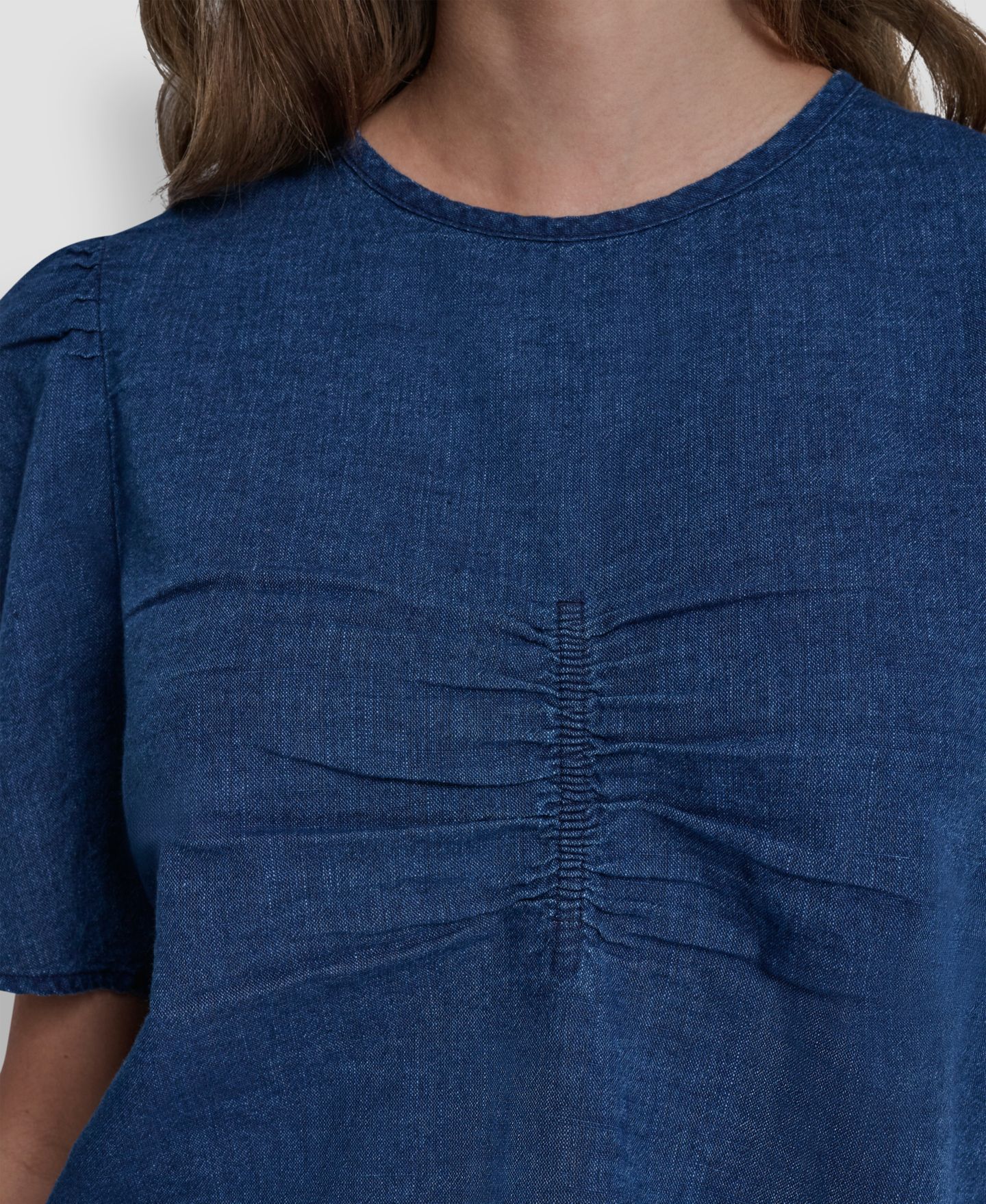 Женская рубашка DKNY Jeans со сборками и пышными короткими рукавами, для невысоких, цвет: Индиго — фото 6