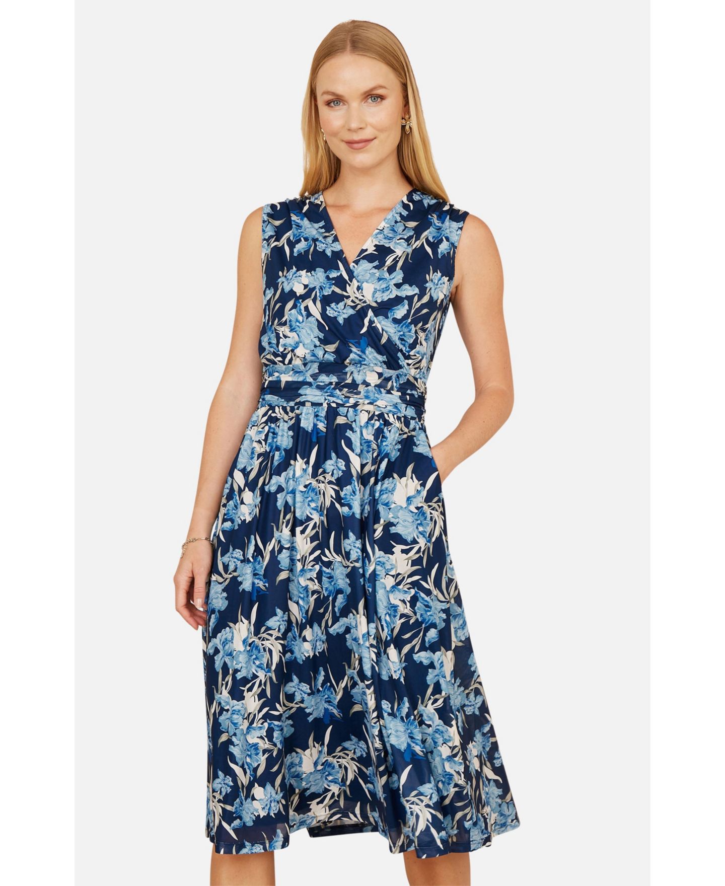 Женское платье Yumi Floral Wrap V Neck Midi Skater, цвет: Синий — фото 3