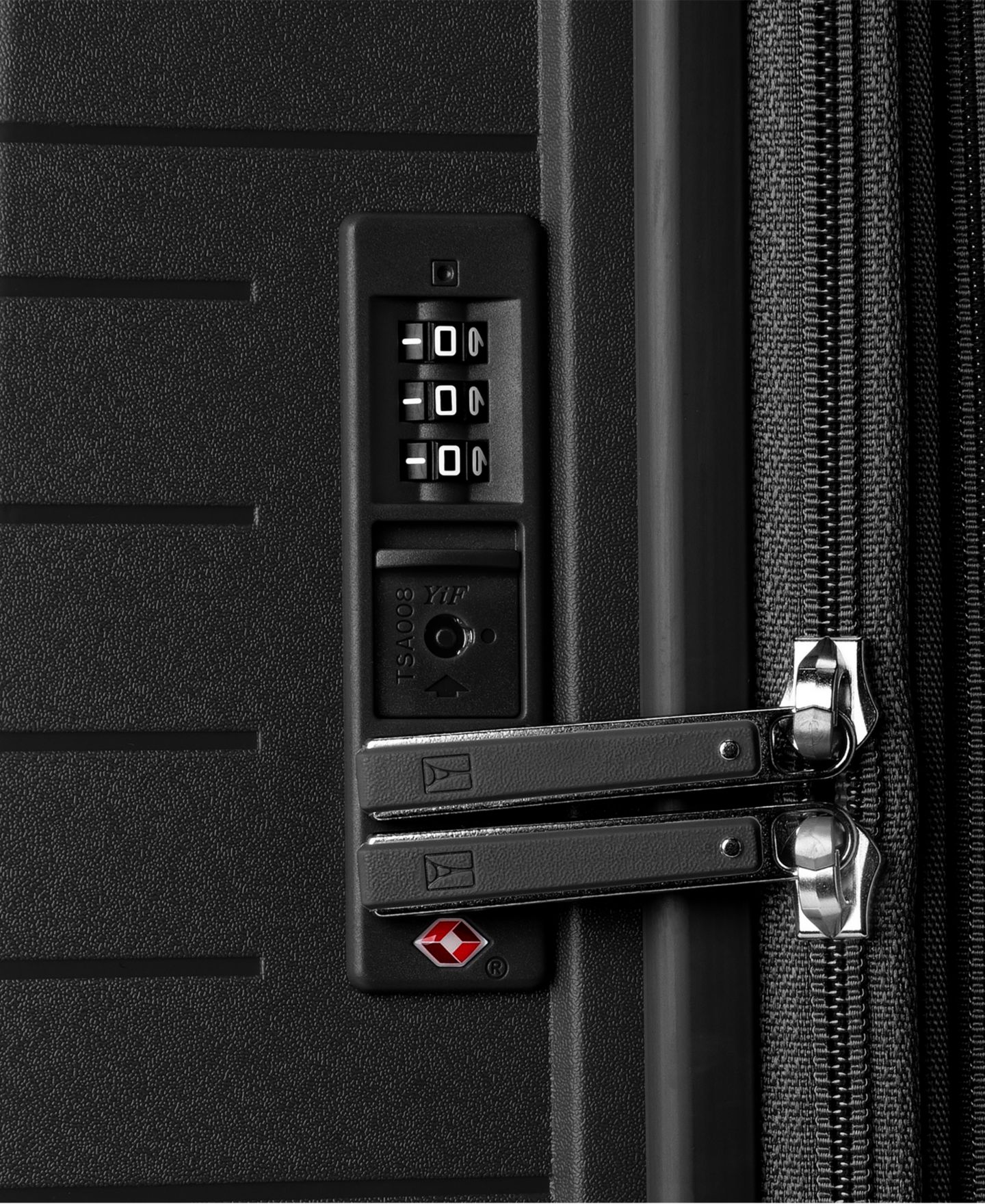 Чемоданы Travelpro Optima Medium Check-In Expandable Spinner and Packing Cubes, цвет: Чёрный — фото 7