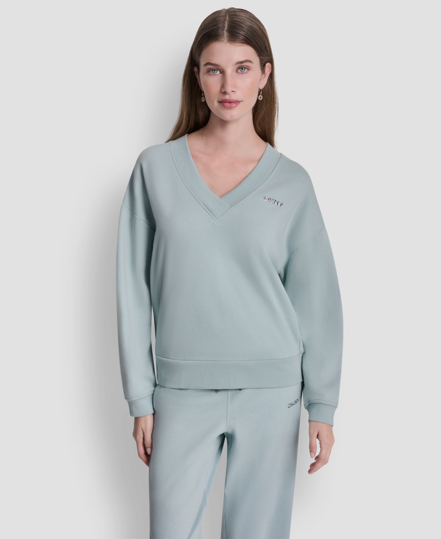 Женская толстовка DKNY Sport Metallic Bubble Logo V-Neck, цвет: Минеральный — фото 1