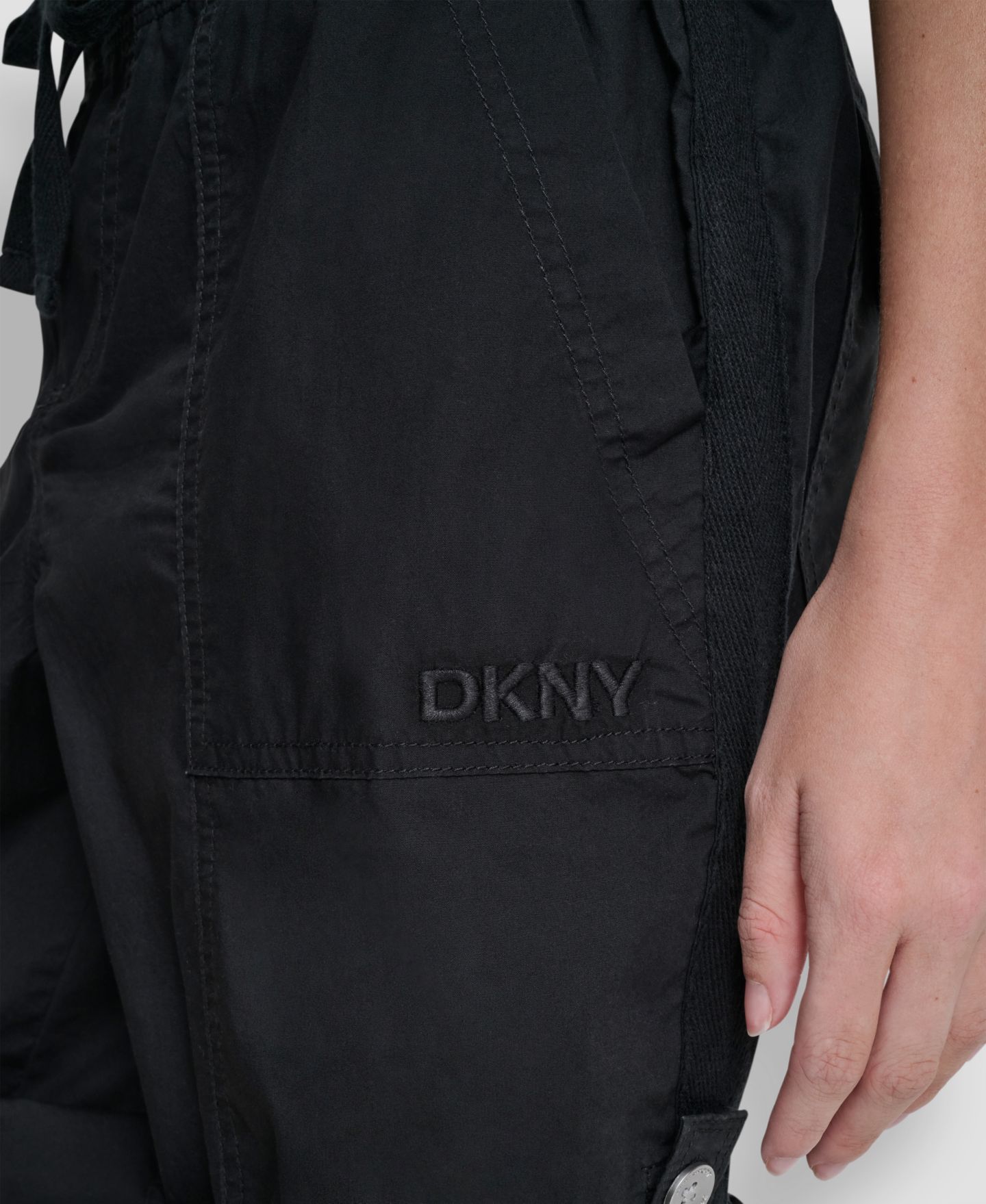Женские шорты DKNY Sport High-Rise Convertible Bermuda, цвет: Чёрный — фото 4