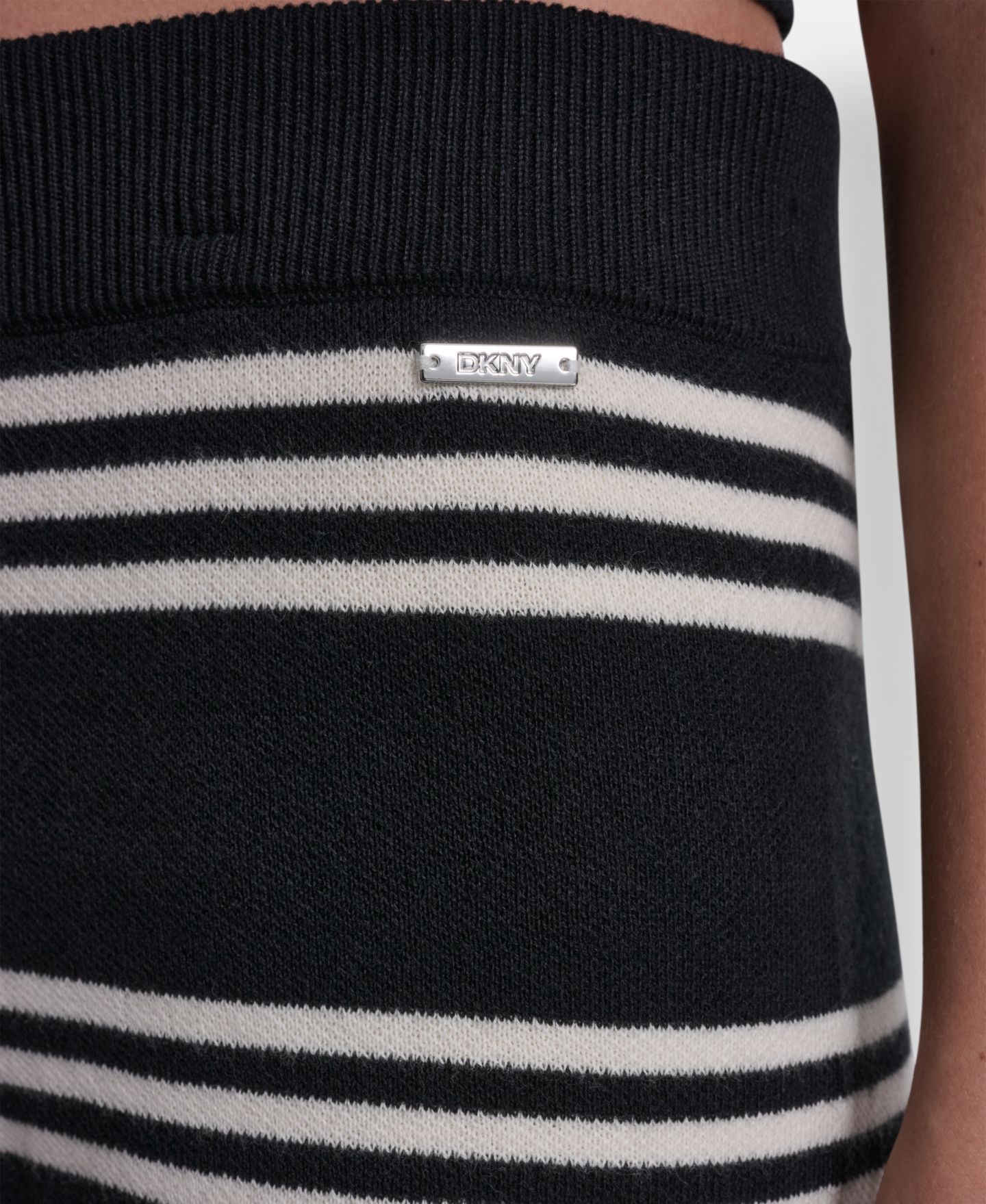 Женские шорты DKNY Jeans Striped Sweater Shorts, цвет: Чёрный / Сливочный — фото 4