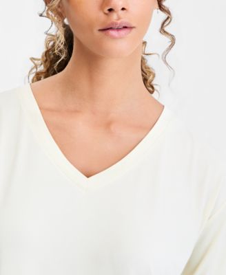 Women's V-Neck Short-Sleeve Performance Tee