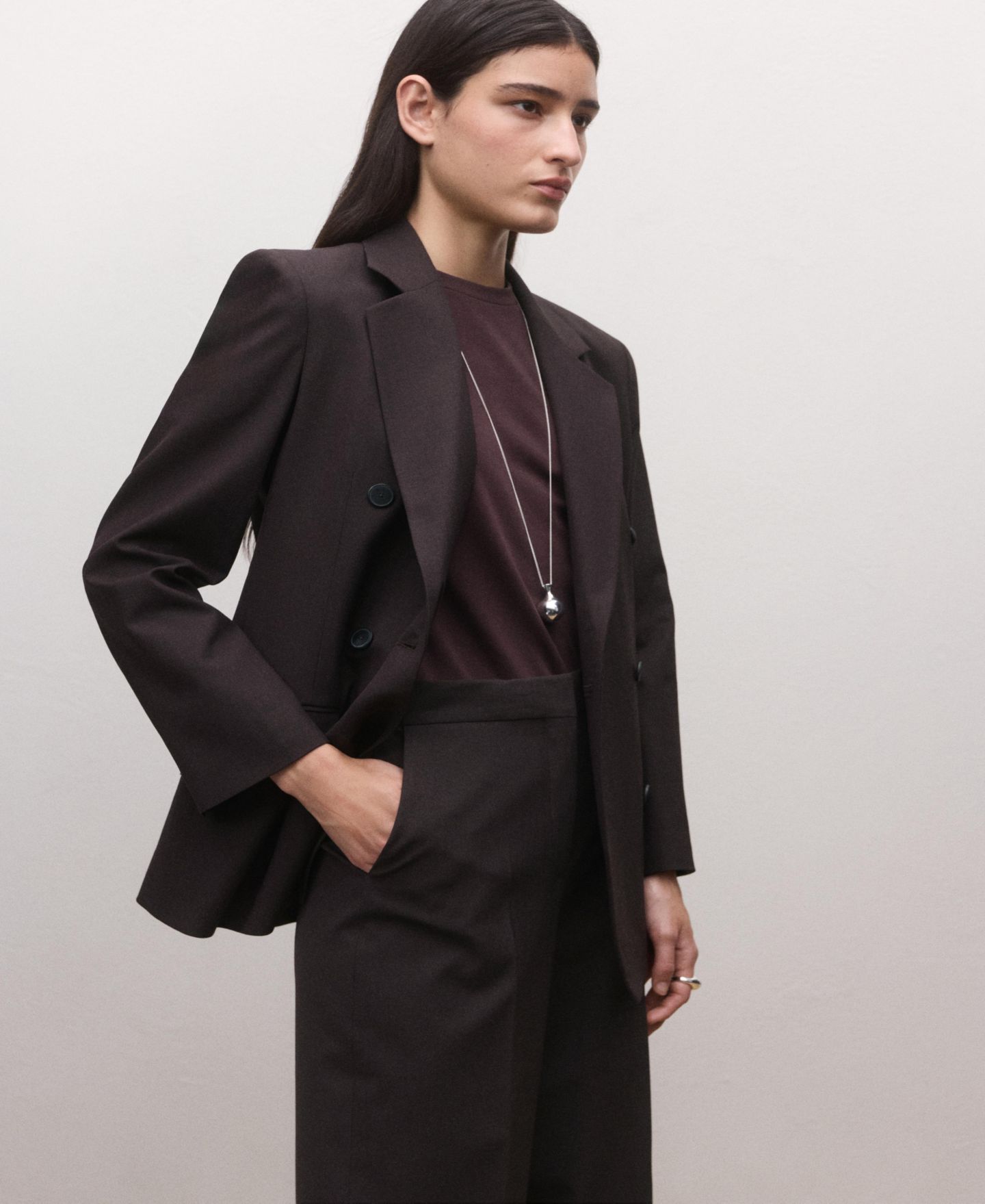 Женские брюки Mango Selection Wool Mid-Rise Dress Pants, цвет: Сливовый — фото 2