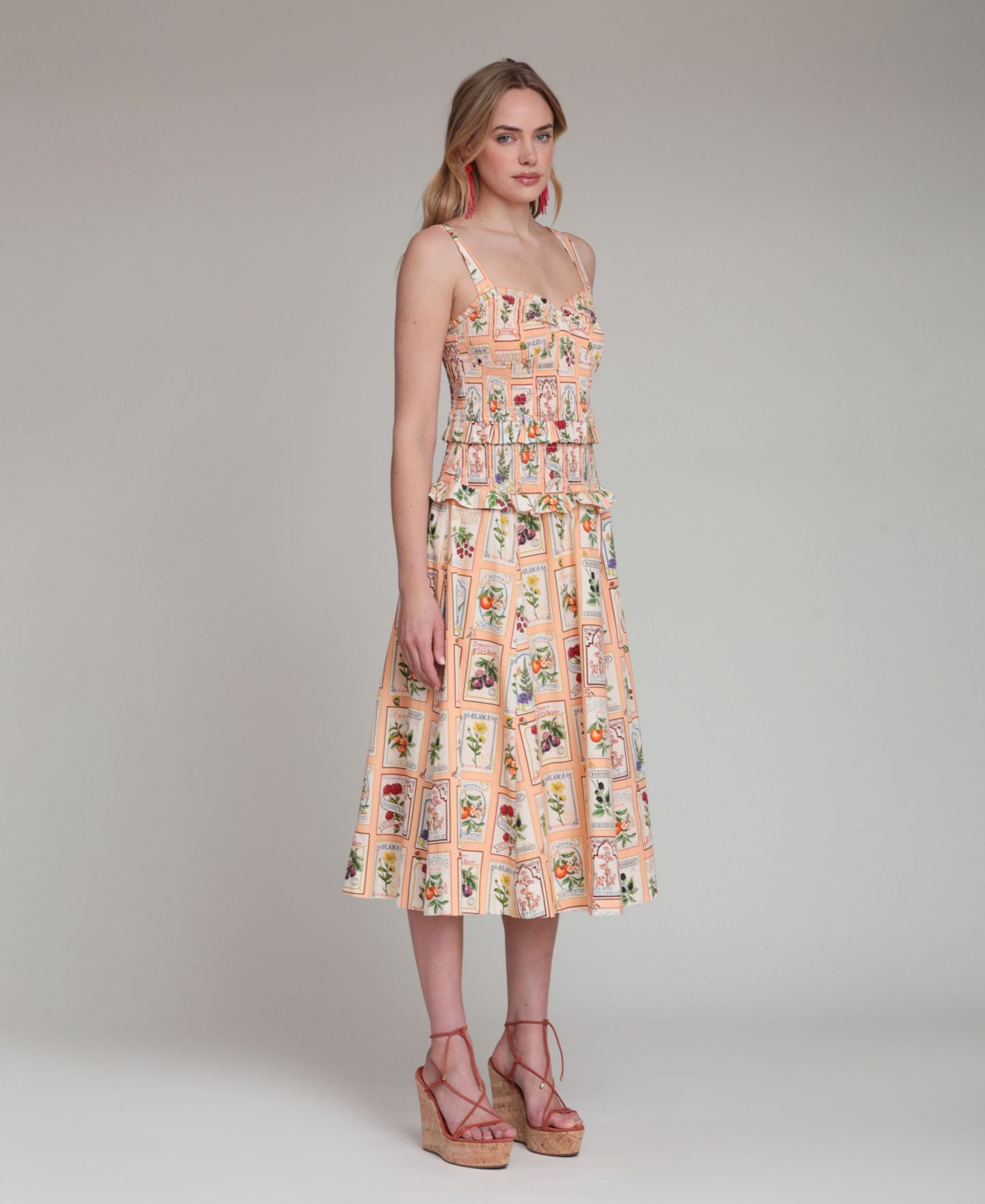 Женское платье Avec Les Filles Printed Smocked Midi, цвет: Персиковый — фото 3