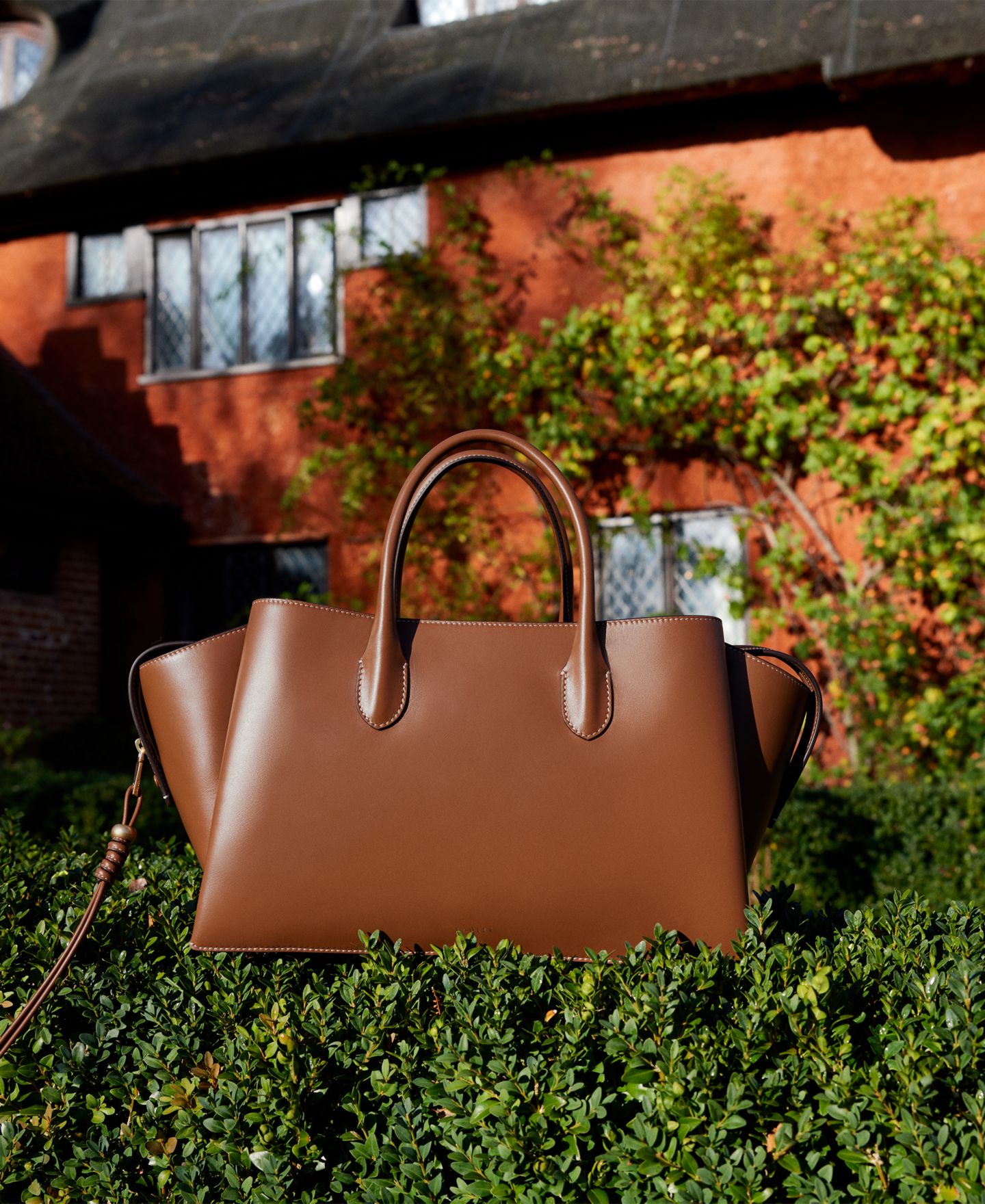 Женская сумка Radley London Romilly Extra Large Zip-Top Grab Handbag, цвет: Коньячный — фото 7