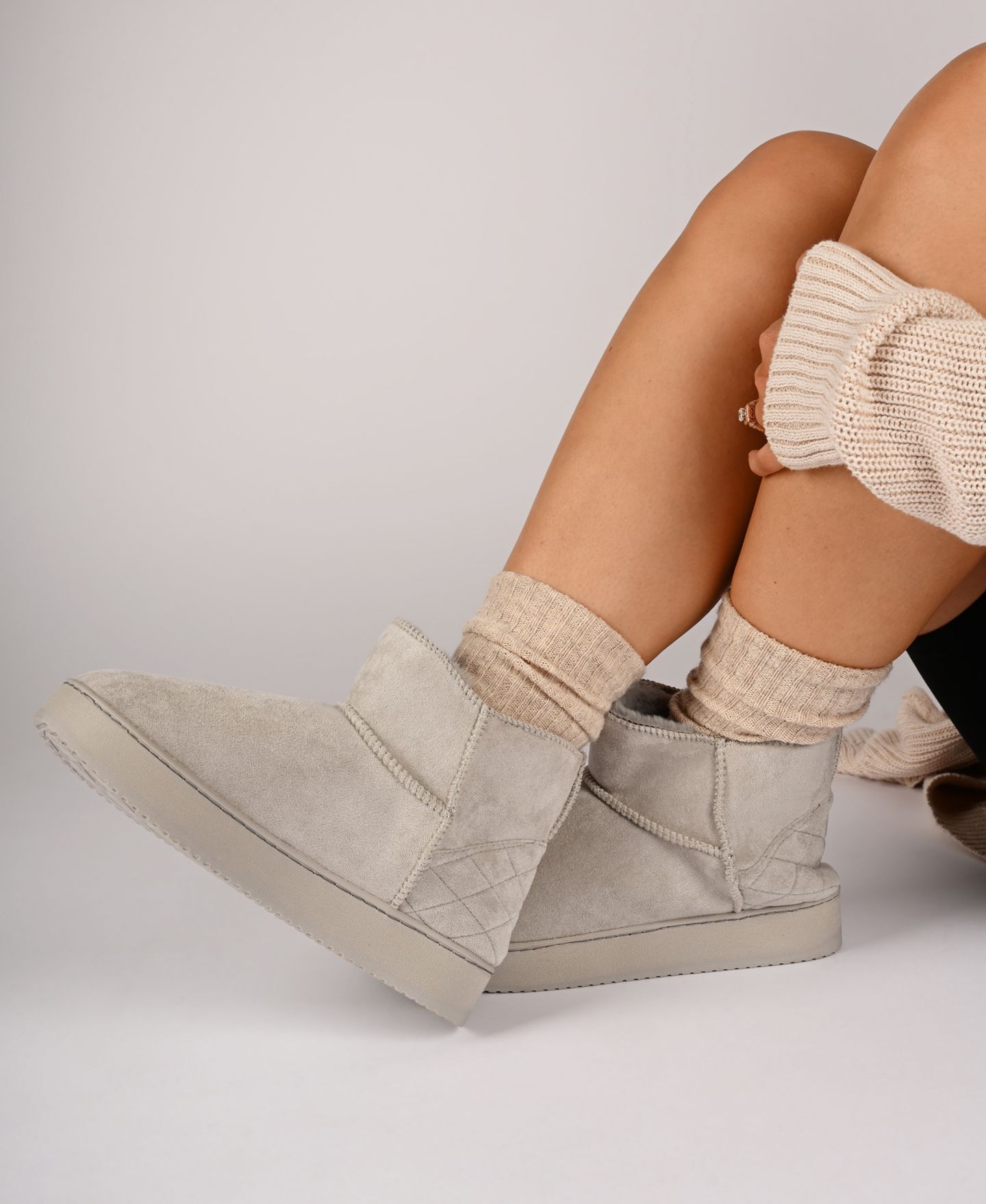Женские тапочки Journee Collection Noa Round Toe Bootie Slippers, цвет: Серый — фото 3