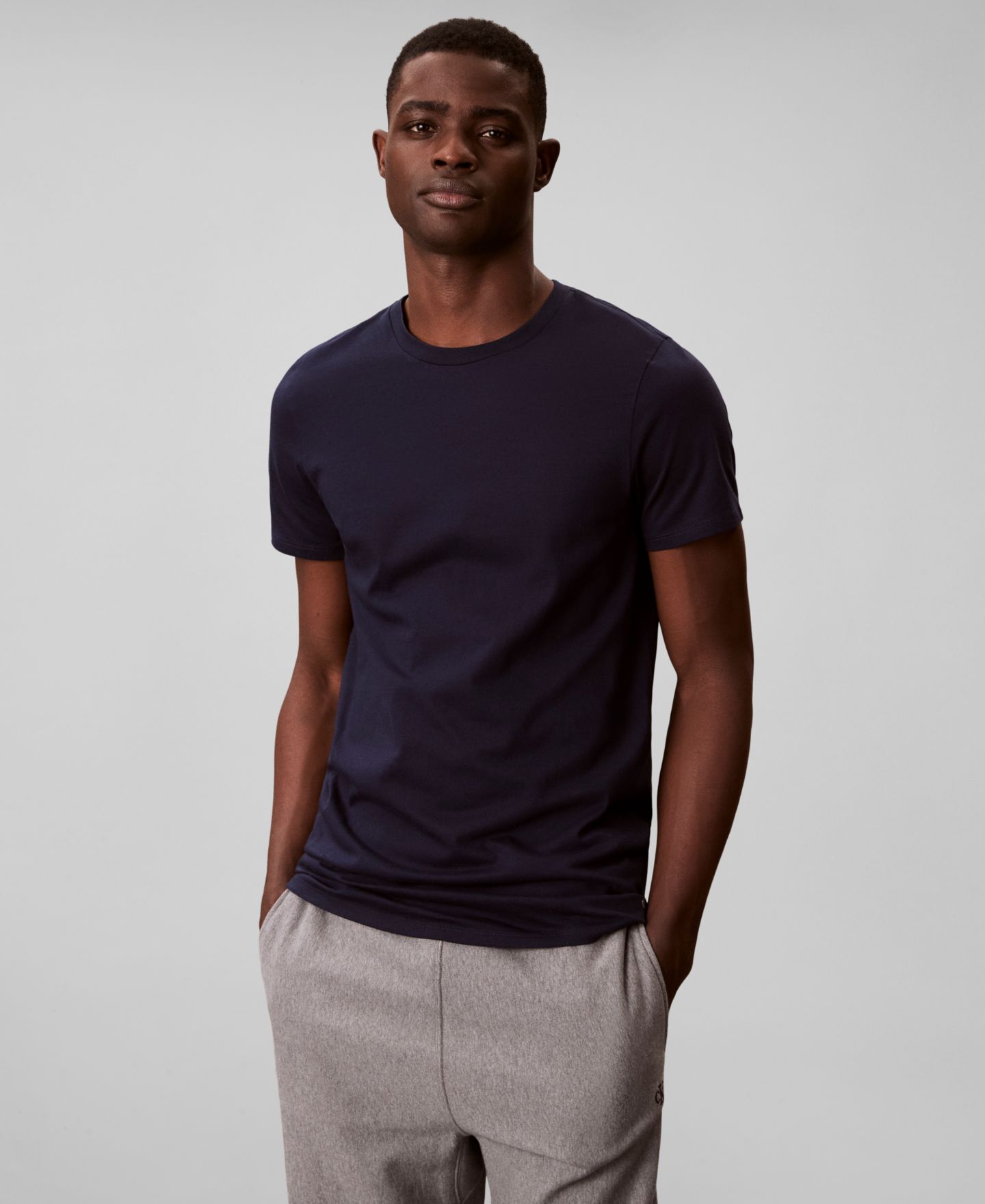 Мужские футболки Calvin Klein 3-Pack Cotton Classics Crewneck T-Shirts, цвет: Тёмно-синий / Красный — фото 4