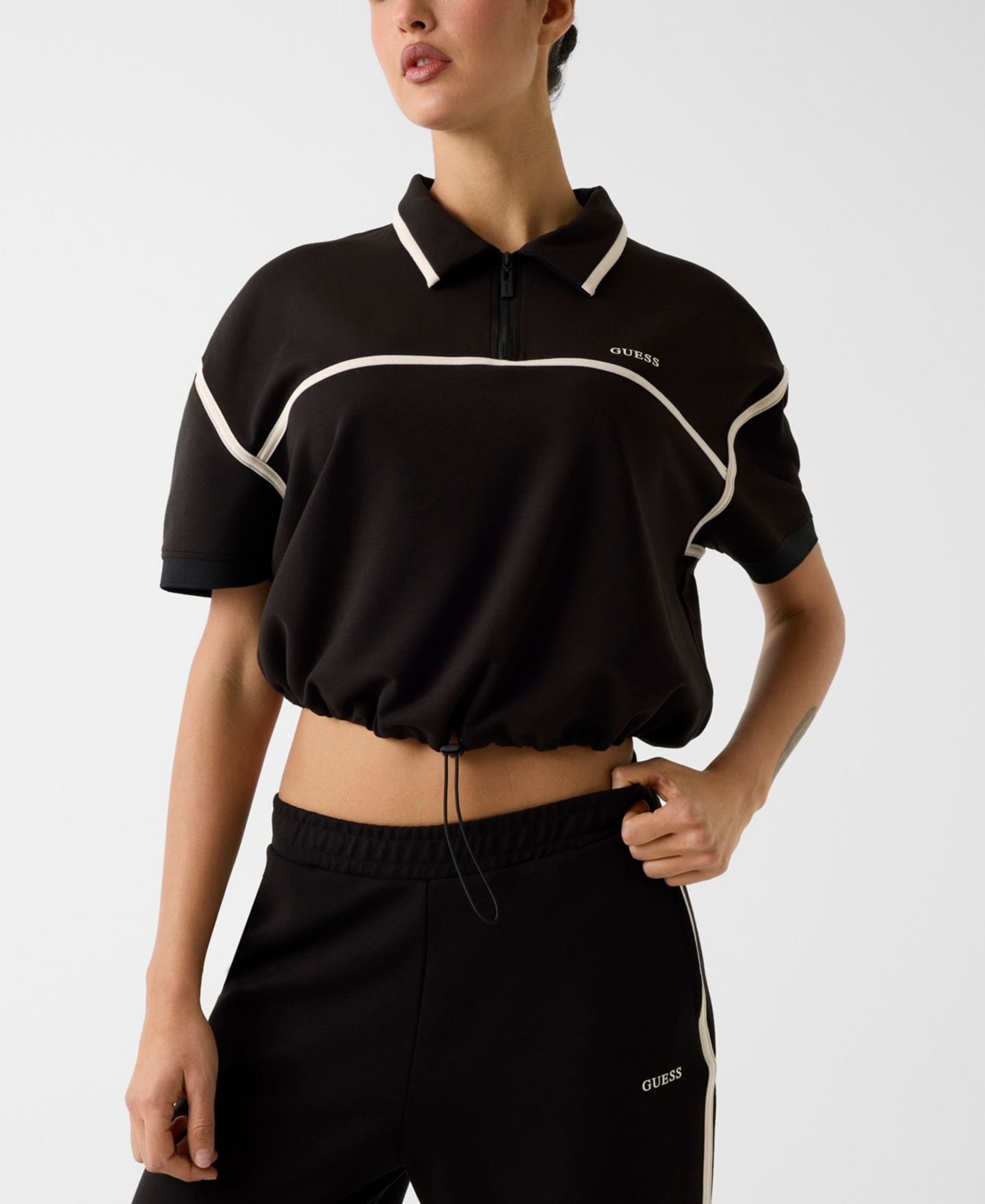 Женские толстовки GUESS Jasmine Crop Polo Half-Zip, цвет: Угольно-чёрный — фото 1