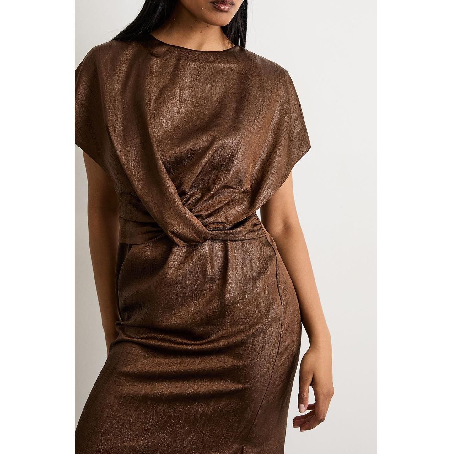 Женское платье Warehouse Leather Look Twist Front Midi, цвет: Шоколадный — фото 7