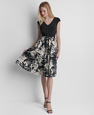 Women's Sleeveless V-Neck Fit and Flare Midi Dress