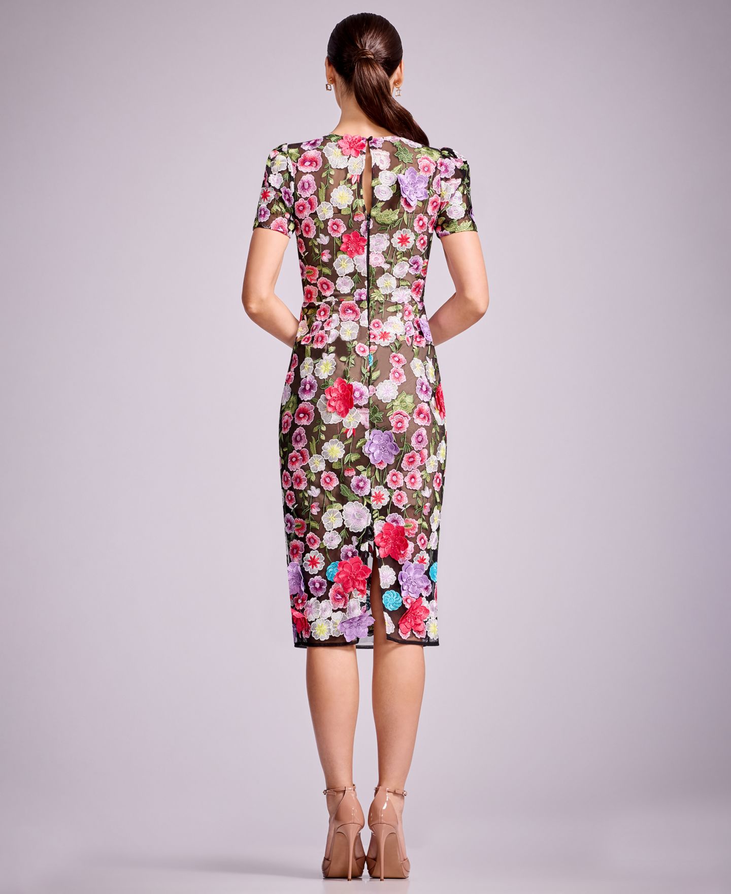 Женское платье Dress the Population Puff Short-Sleeve Bodycon Midi, цвет: Яркий розовый разноцветный — фото 5