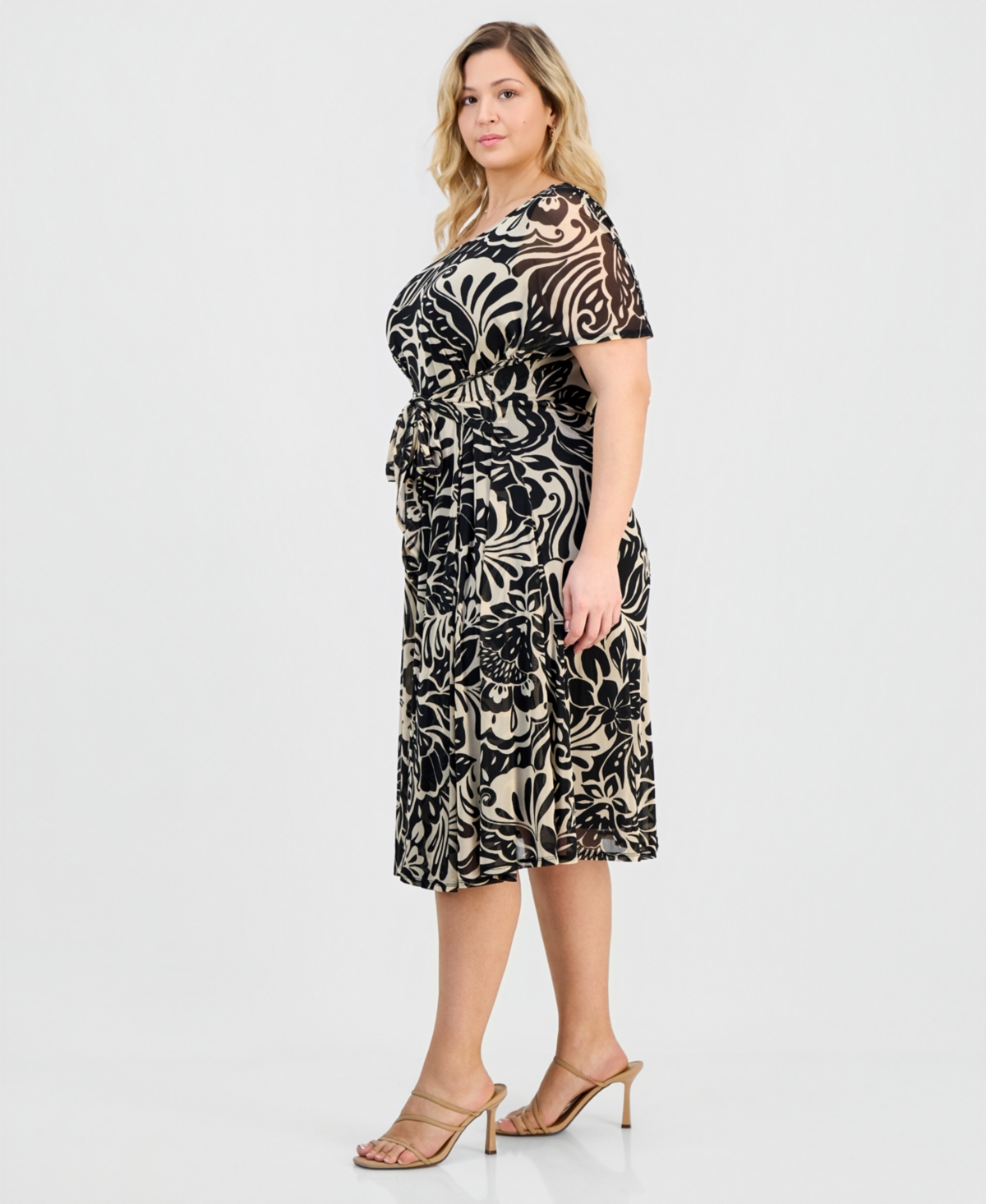 Robbie Bee Plus Round-Neck Tie-Waist Dress