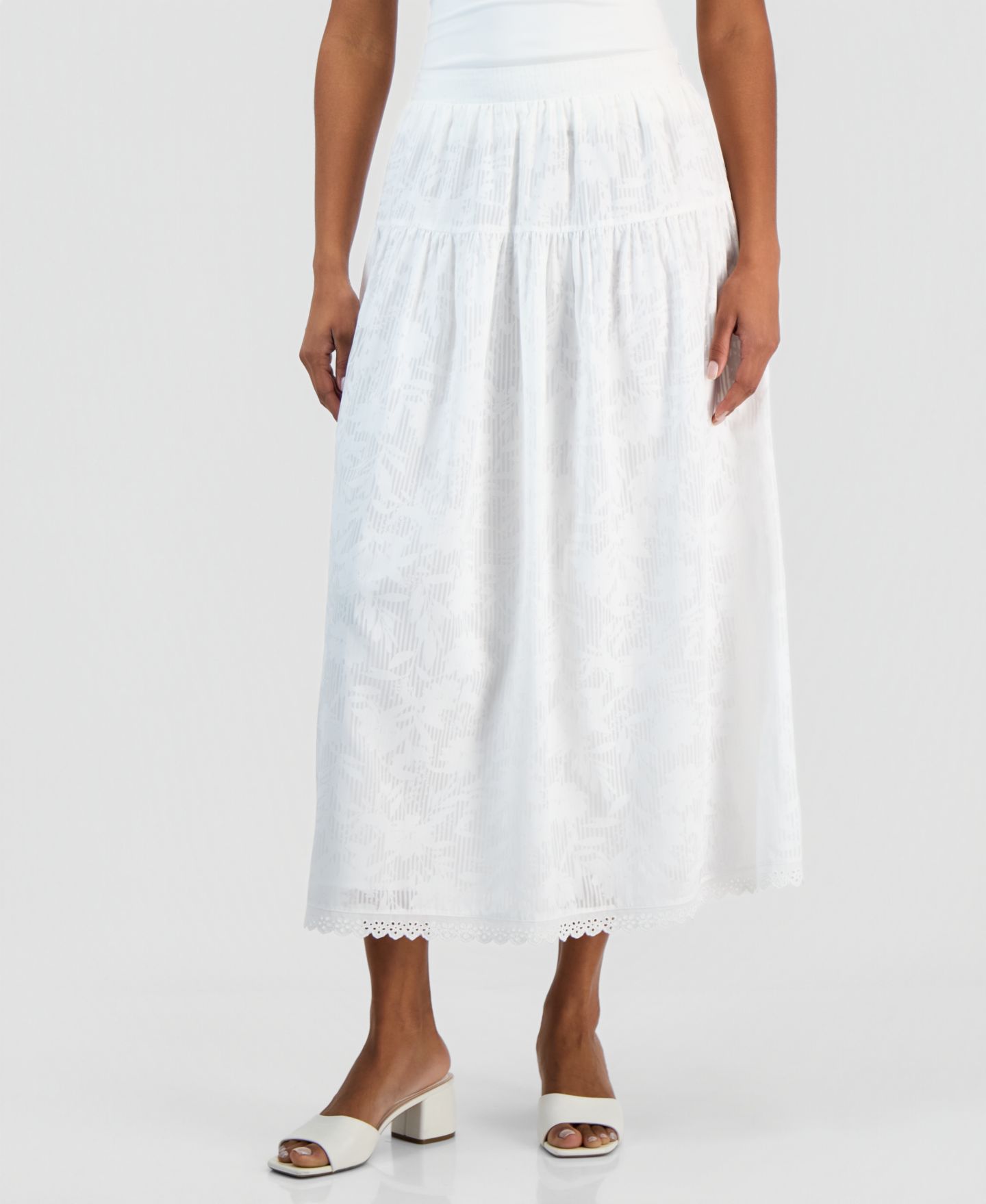 Женская юбка Vince Camuto Tonal-Print Tiered Lace-Trim Maxi, цвет: Белый — фото 3