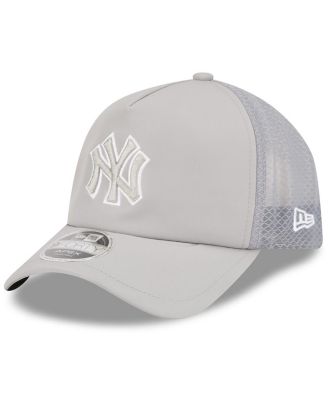 Men's Gray New York Yankees 2026 Batting Practice Apex 9FORTY Adjustable Trucker Hat