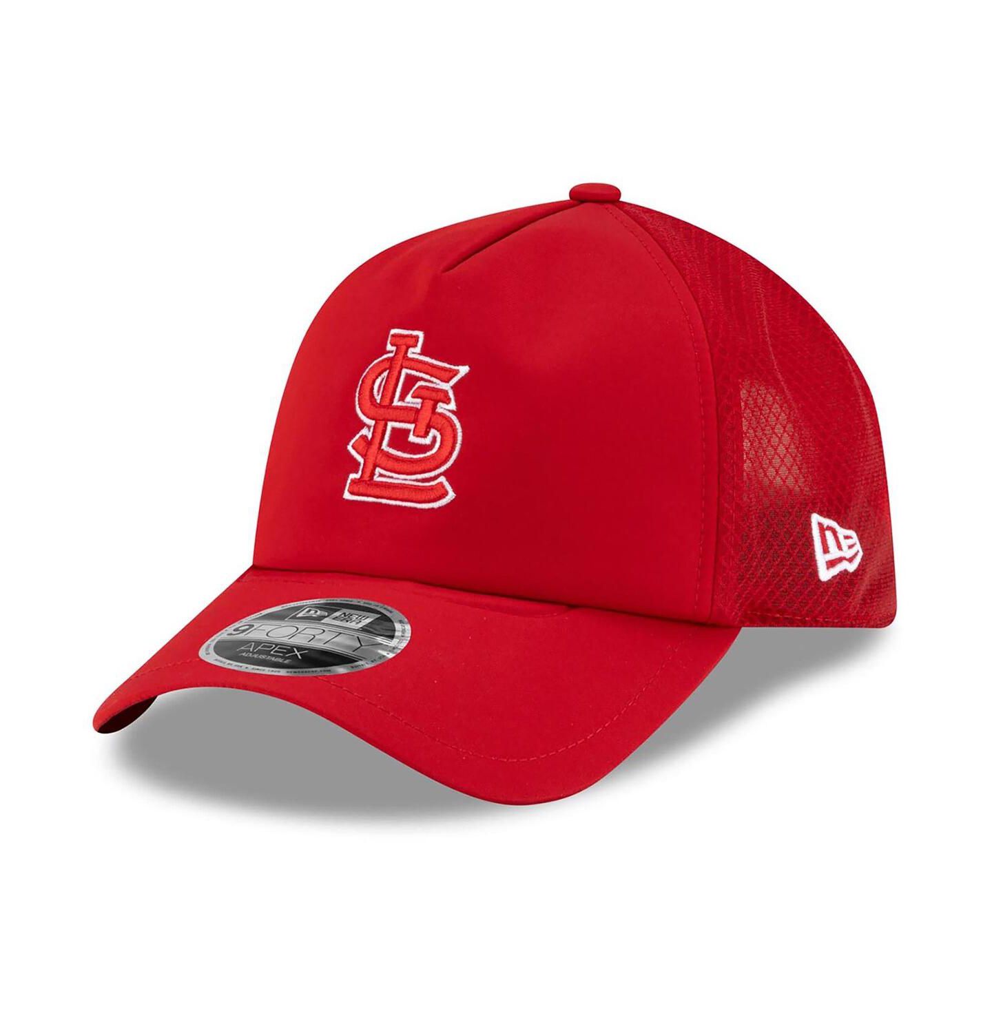Мужская кепка New Era Red St. Louis Cardinals 2026 Batting Practice Apex 9FORTY Adjustable Trucker Hat — фото 1