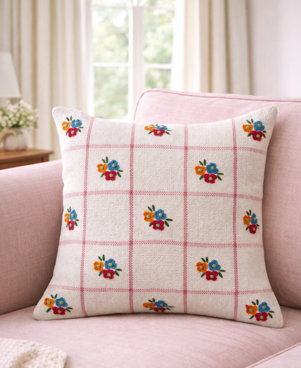 Vibhsa Daisy Checkerboard Handwoven Floral Check Decorative Pillow, 20" x 20"