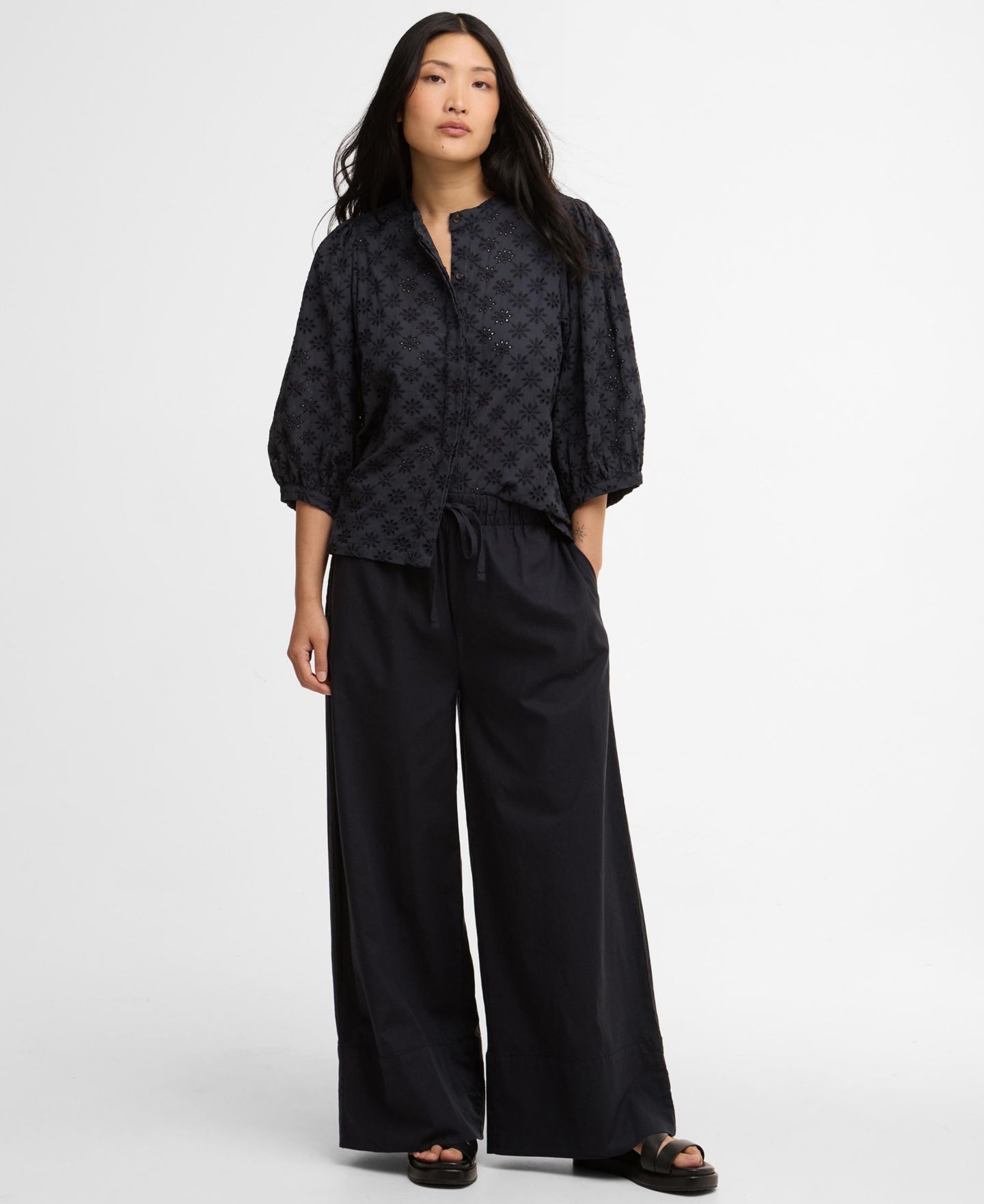 Женский топ Barbour Layla Broderie Anglaise Concealed Placket, цвет: Тёмный тёмно-синий — фото 2
