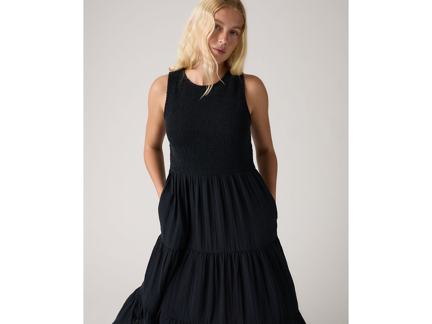 Женское платье Levi's Cely Smocked Tiered, цвет: Антрацитовый ночной — фото 3