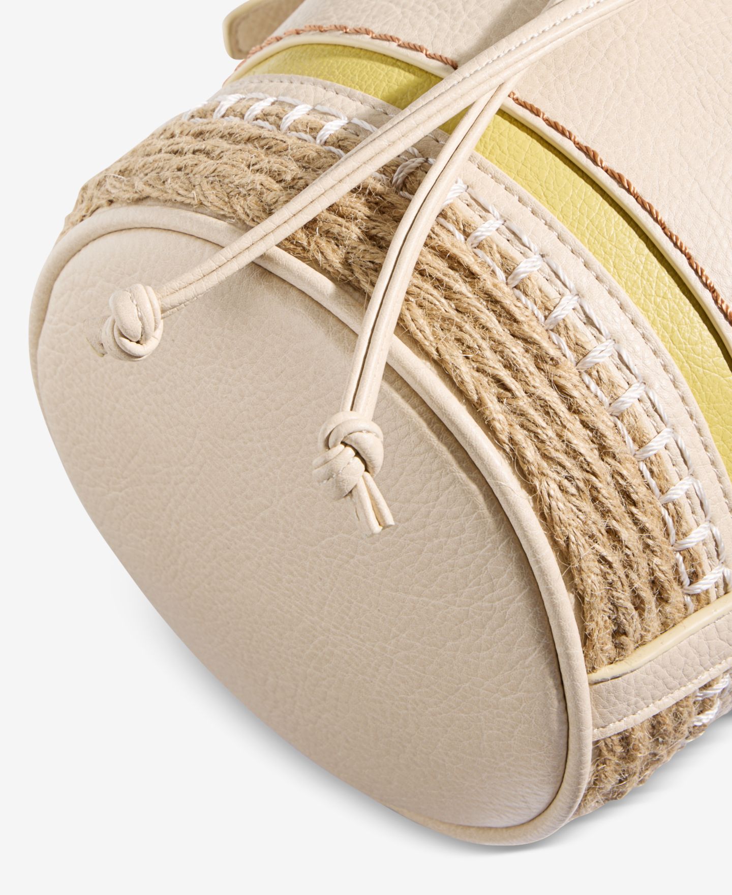 Женская сумка Style & Co Small Bottom Detail Drawstring Bucket, цвет: Алебастровый — фото 6