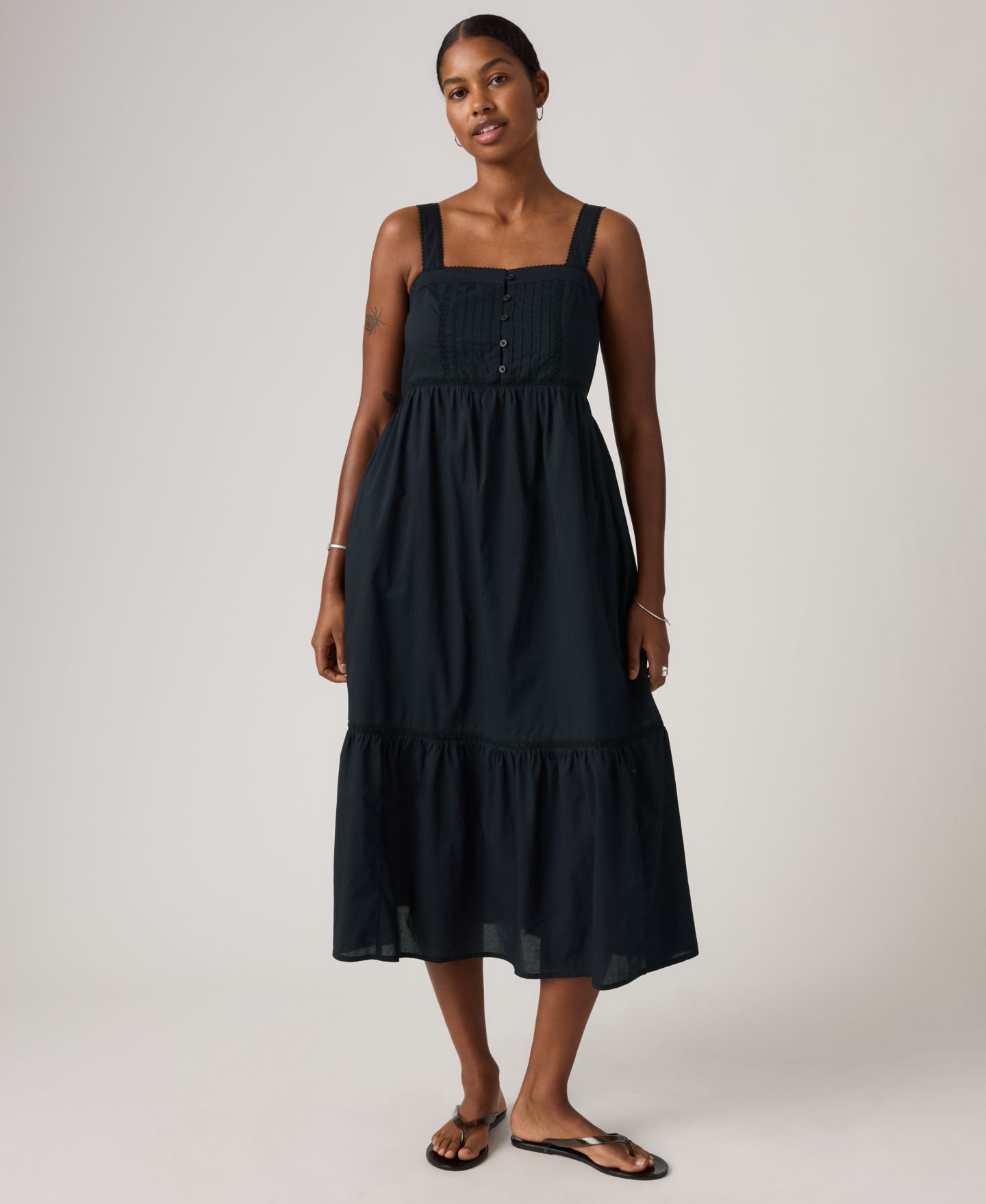 Женское платье Levi's Premium Mimi Square Neck Tiered Midi, цвет: Антрацитовый ночной — фото 2