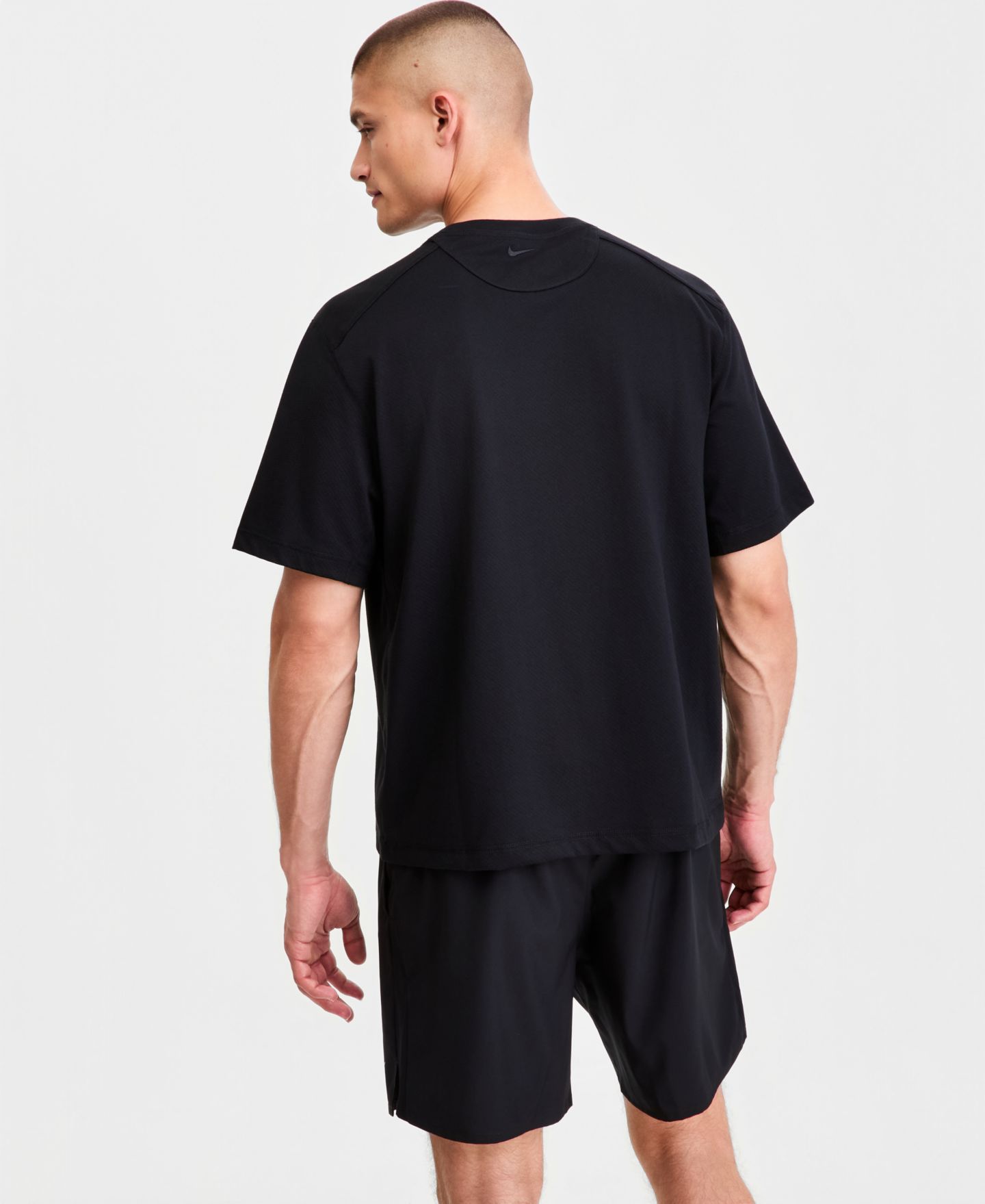 Мужская футболка Nike N.A.C. Training Crewneck, цвет: Чёрный / Дымчатый серый — фото 3