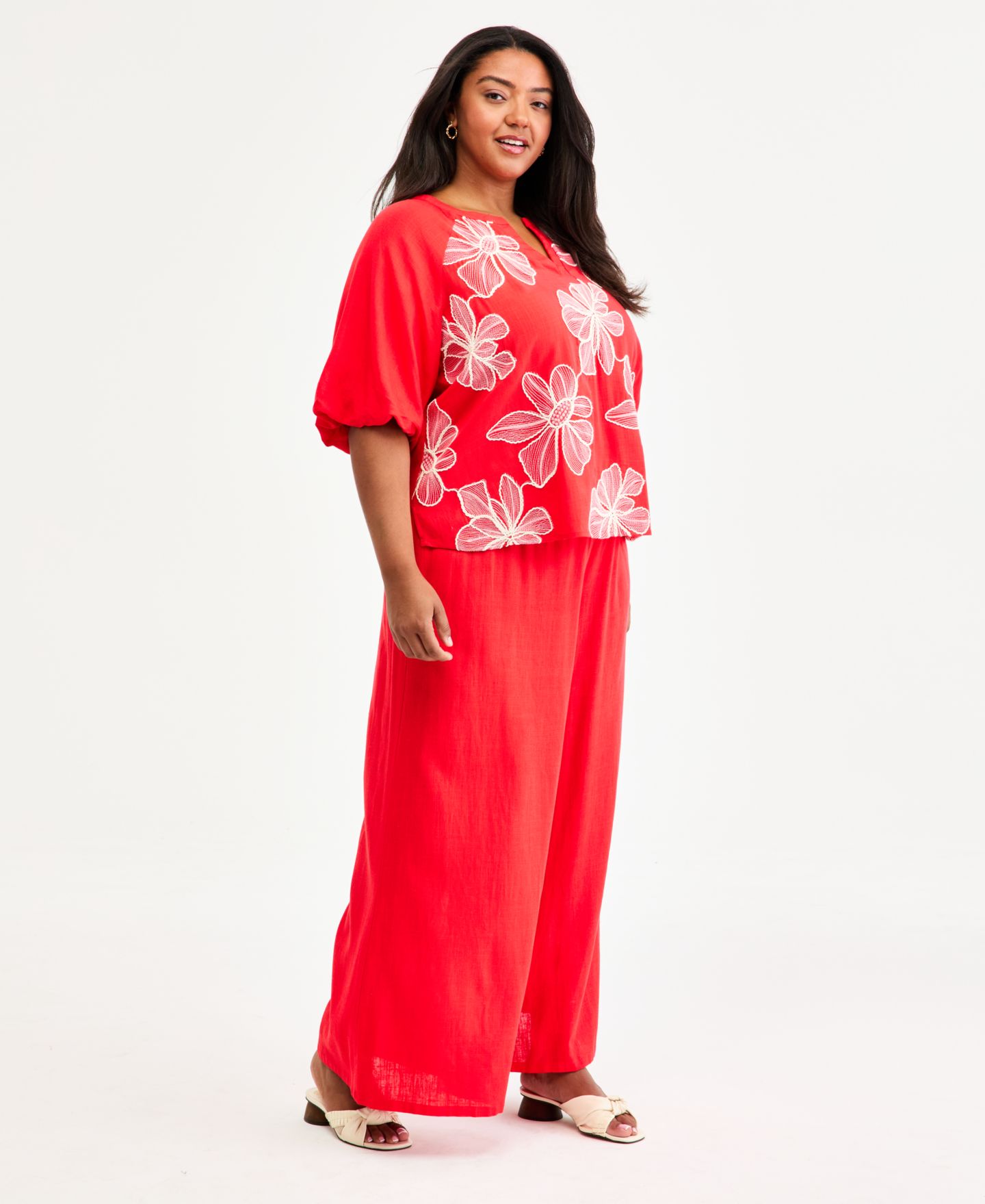 Женские брюки Vince Camuto Plus Size Cropped Wide-Leg, цвет: Красный — фото 3