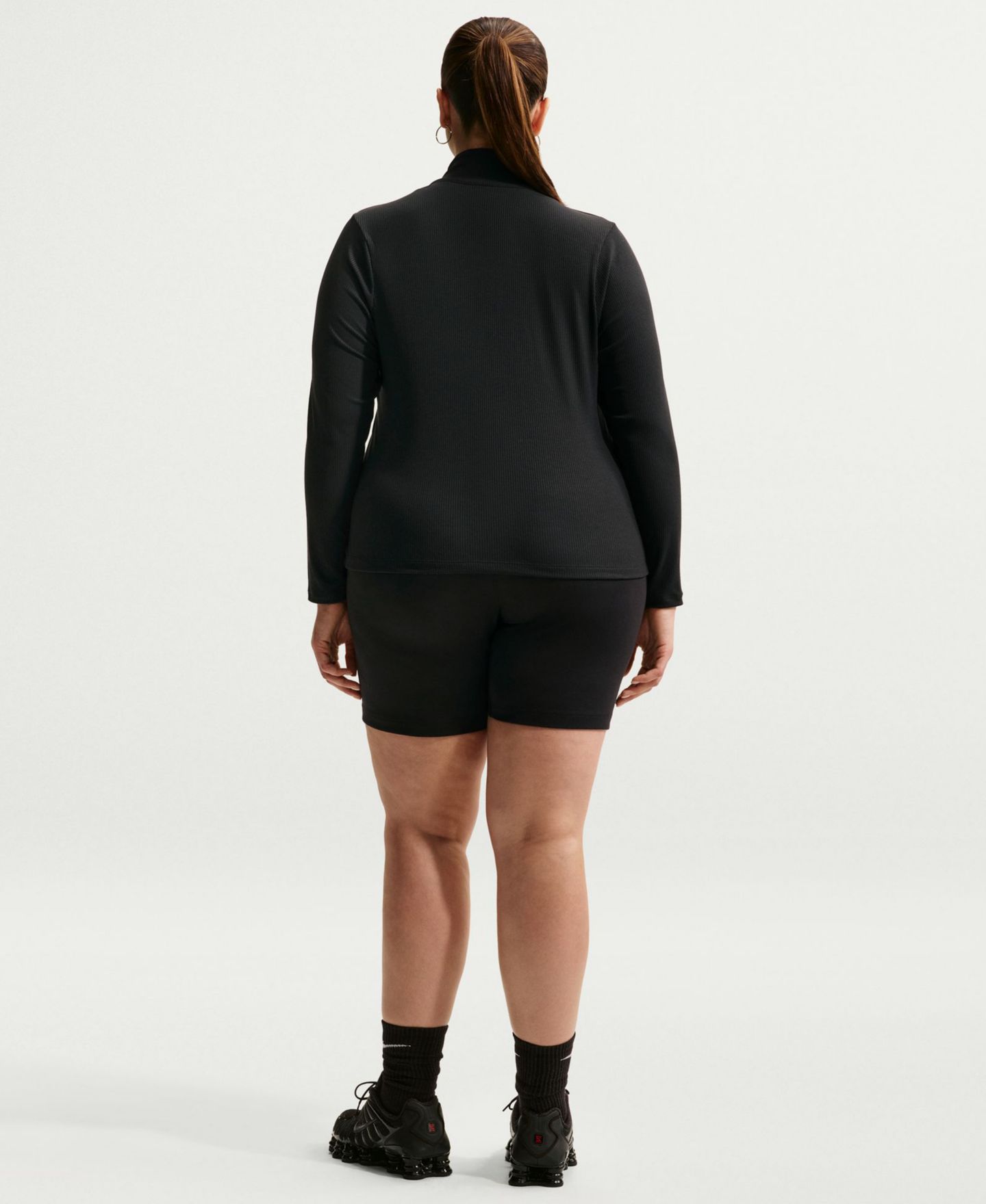 Женский лонгслив Nike Sportswear в рубчик с молнией до груди, больших размеров, цвет: Чёрный / Молочный — фото 5