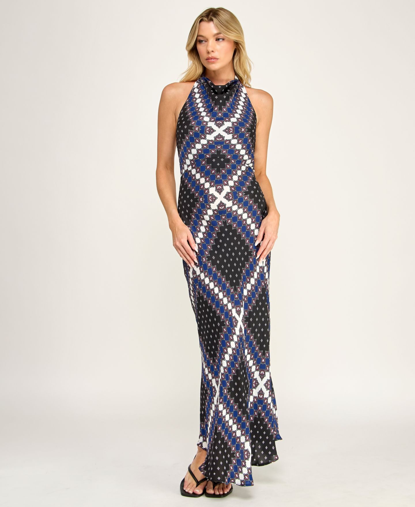 Женское платье INVITEE Juniors' Printed Halter Neck Maxi, цвет: Синий разноцветный — фото 2