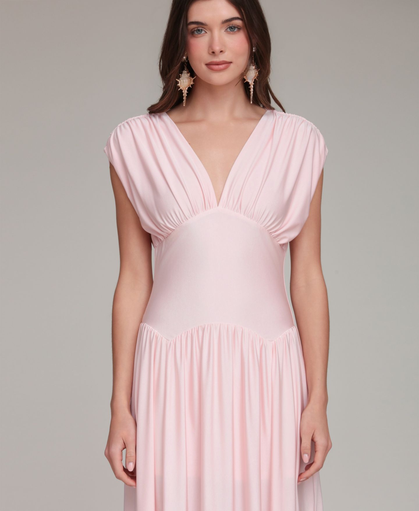 Женское платье Avec Les Filles Shirred V-Neck Sleeveless Maxi, цвет: Розовый — фото 3