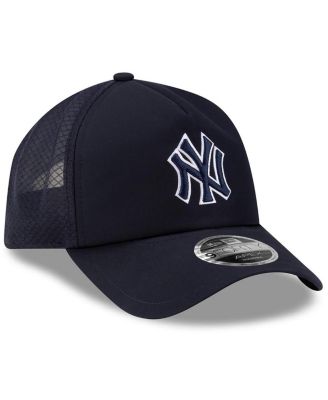 Men's Navy New York Yankees 2026 Batting Practice Apex 9FORTY Adjustable Trucker Hat