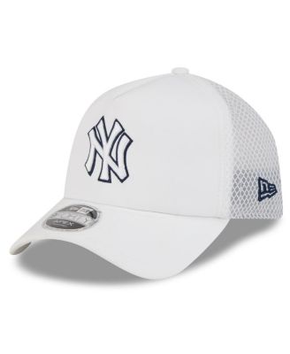 Men's White New York Yankees 2026 Batting Practice Apex 9FORTY Adjustable Trucker Hat