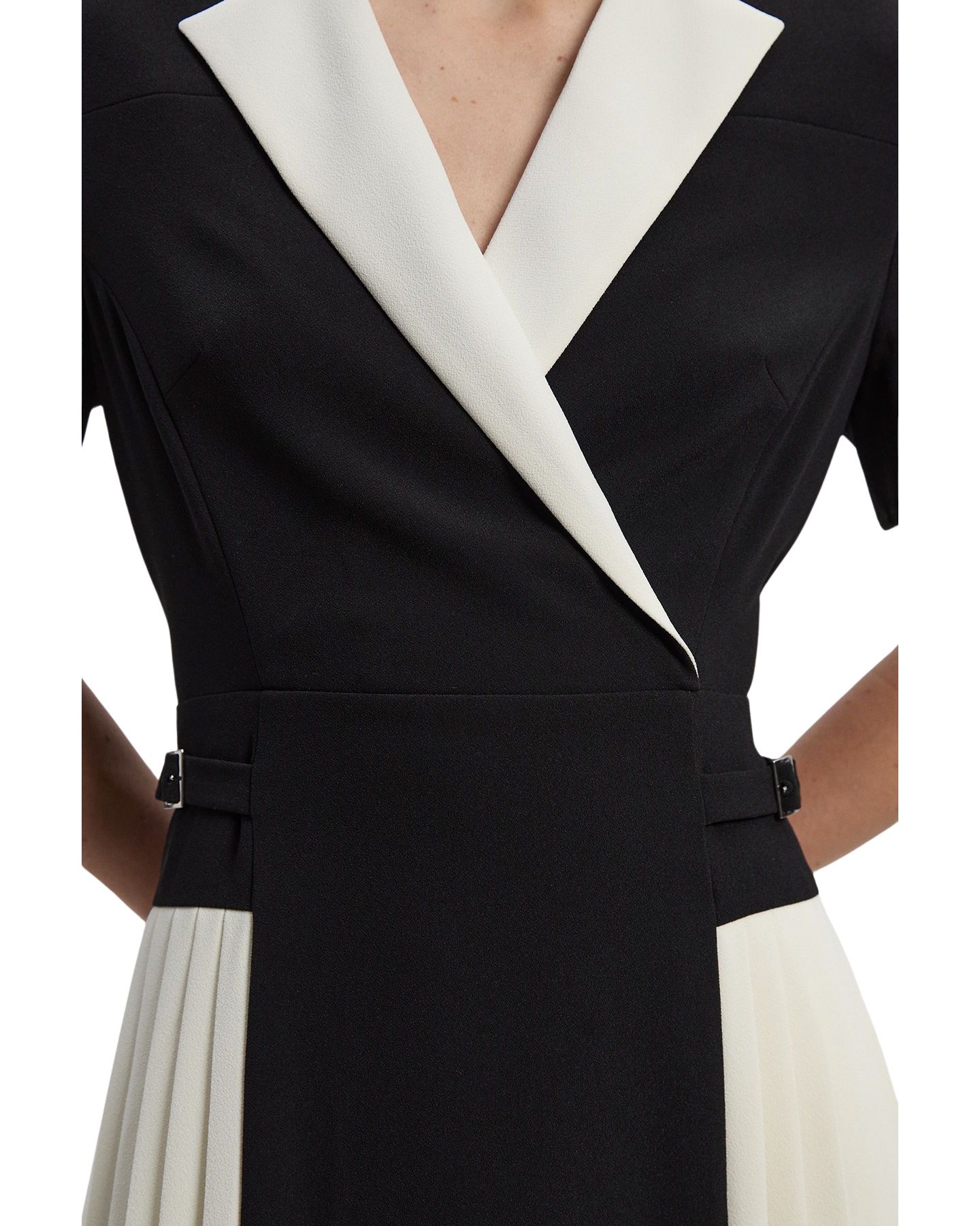 Женское платье Karen Millen Tailored Crepe Pleated Midi Shirt Dress, цвет: Mono — фото 5