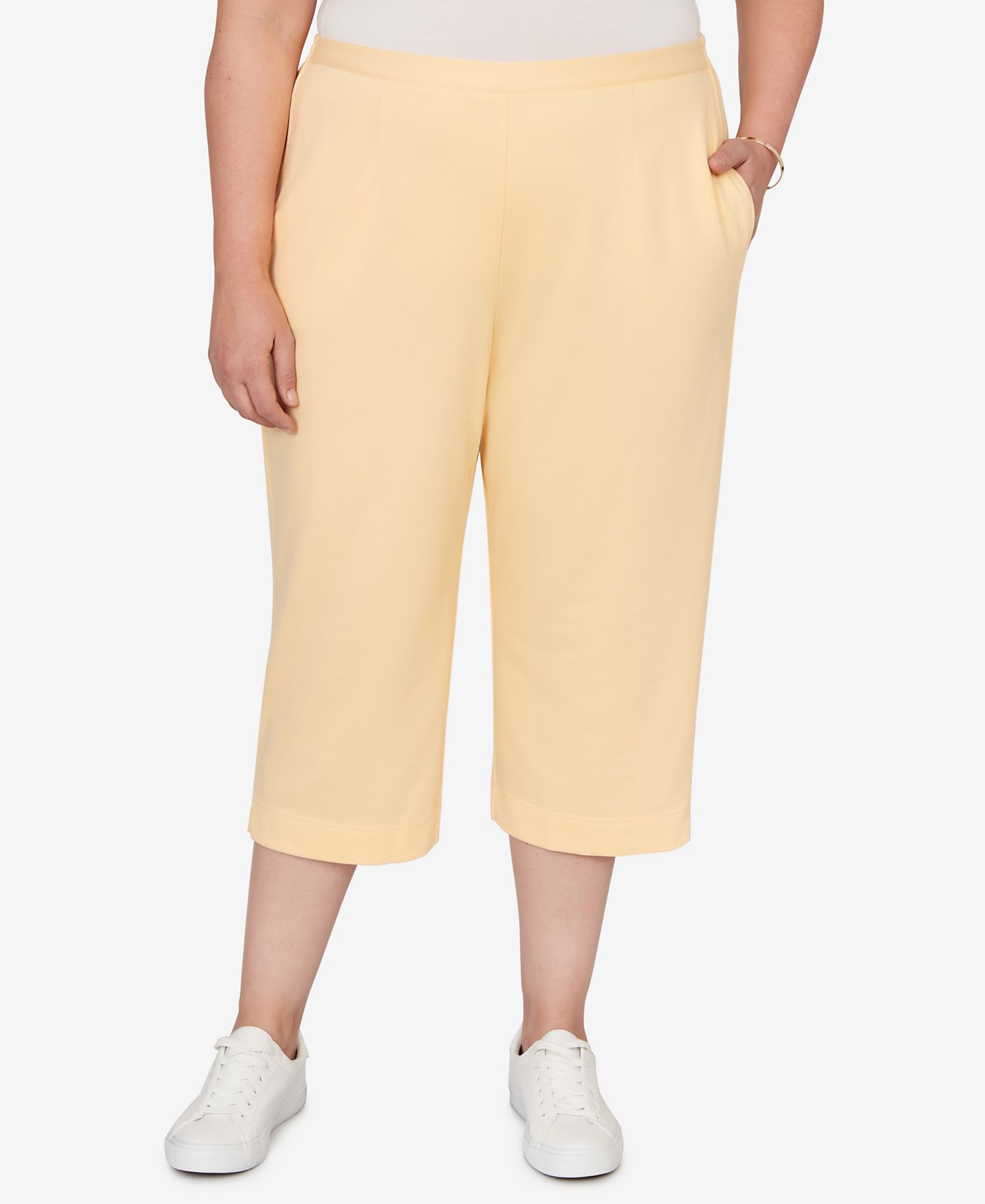 Женские брюки Alfred Dunner Plus Size Classic Everyday French Terry Flat Front Capri, цвет: Buttercup — фото 1